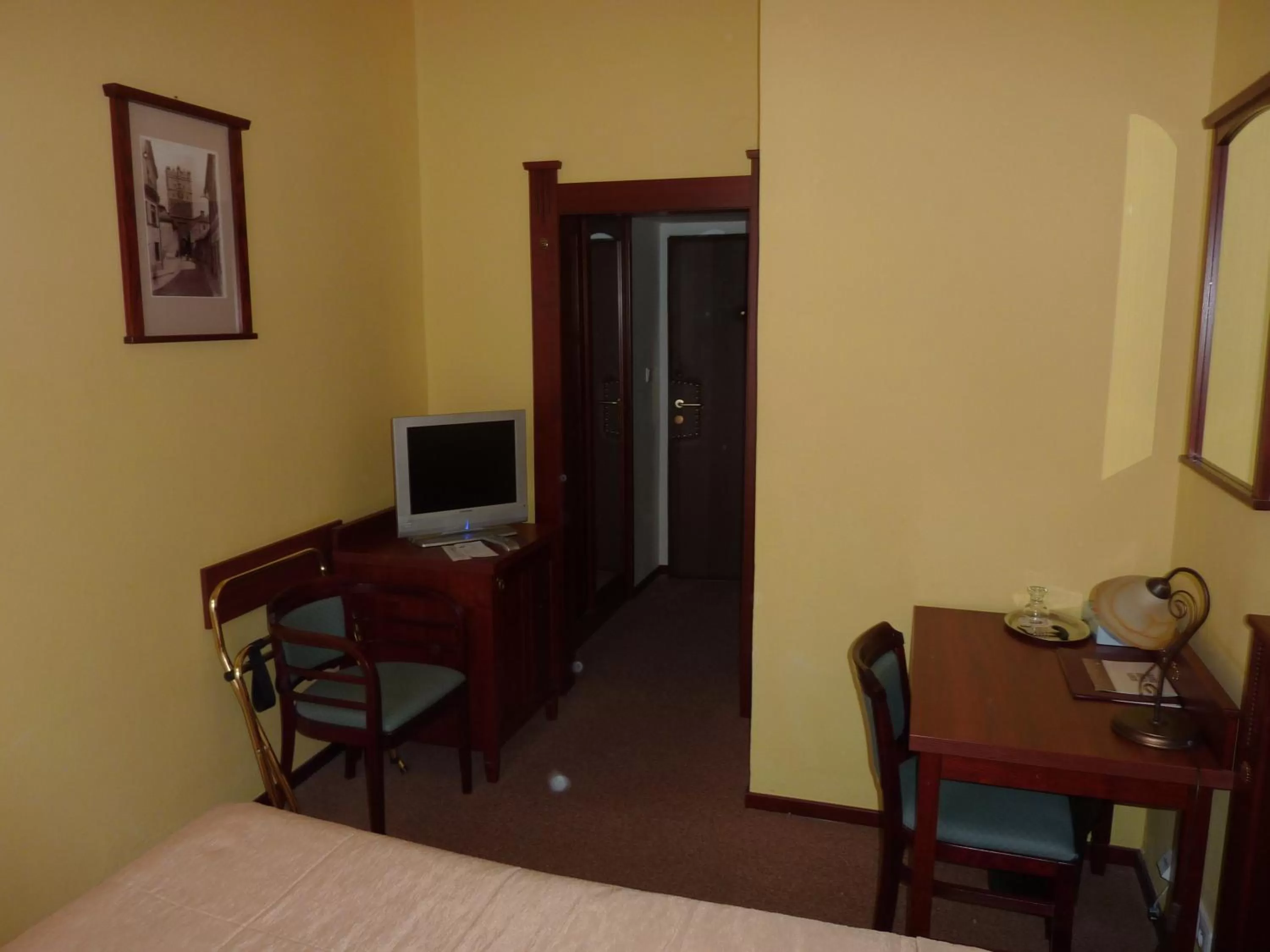 TV and multimedia, Bed in Grandhotel Garni
