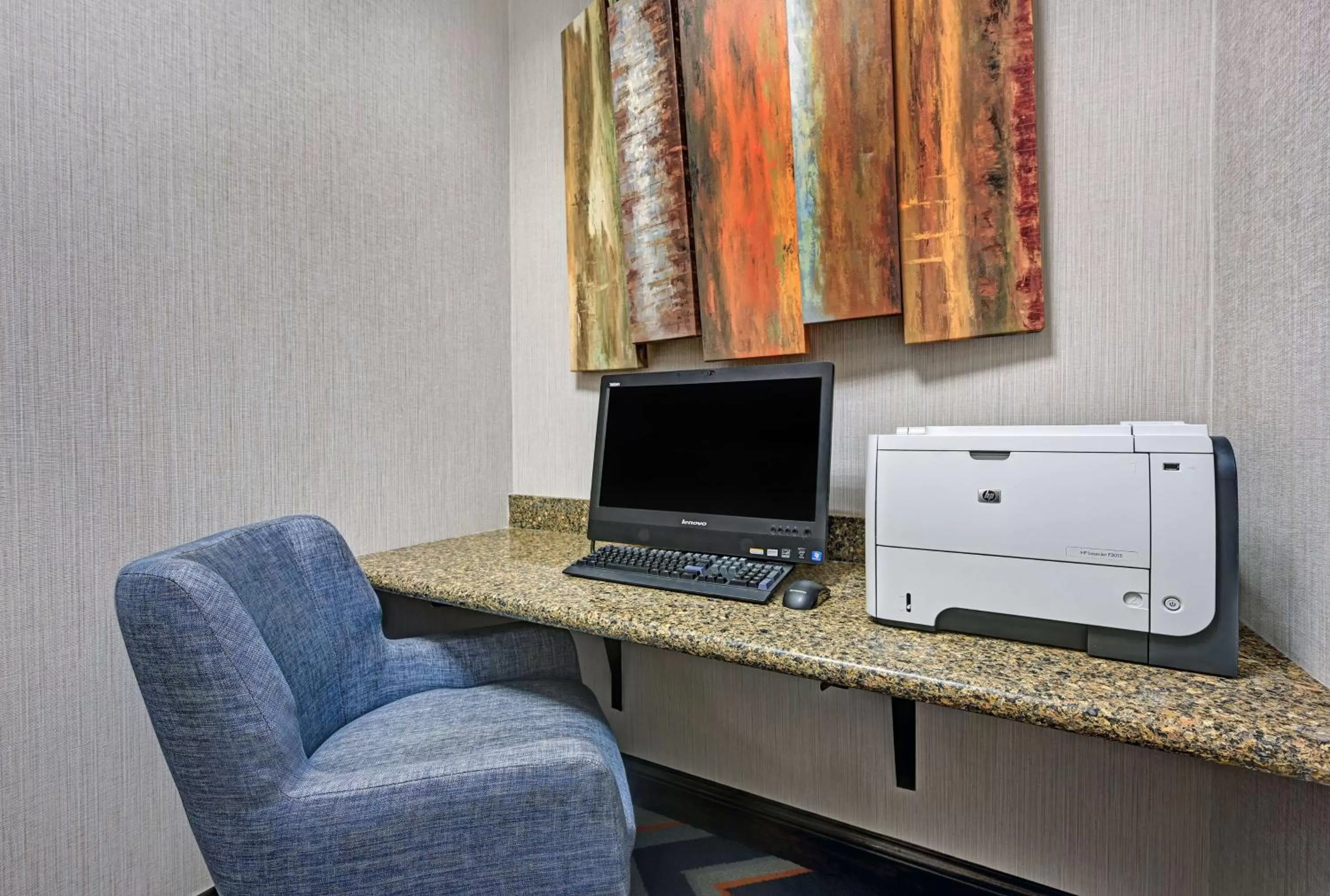 Business facilities in Hampton Inn Farmington