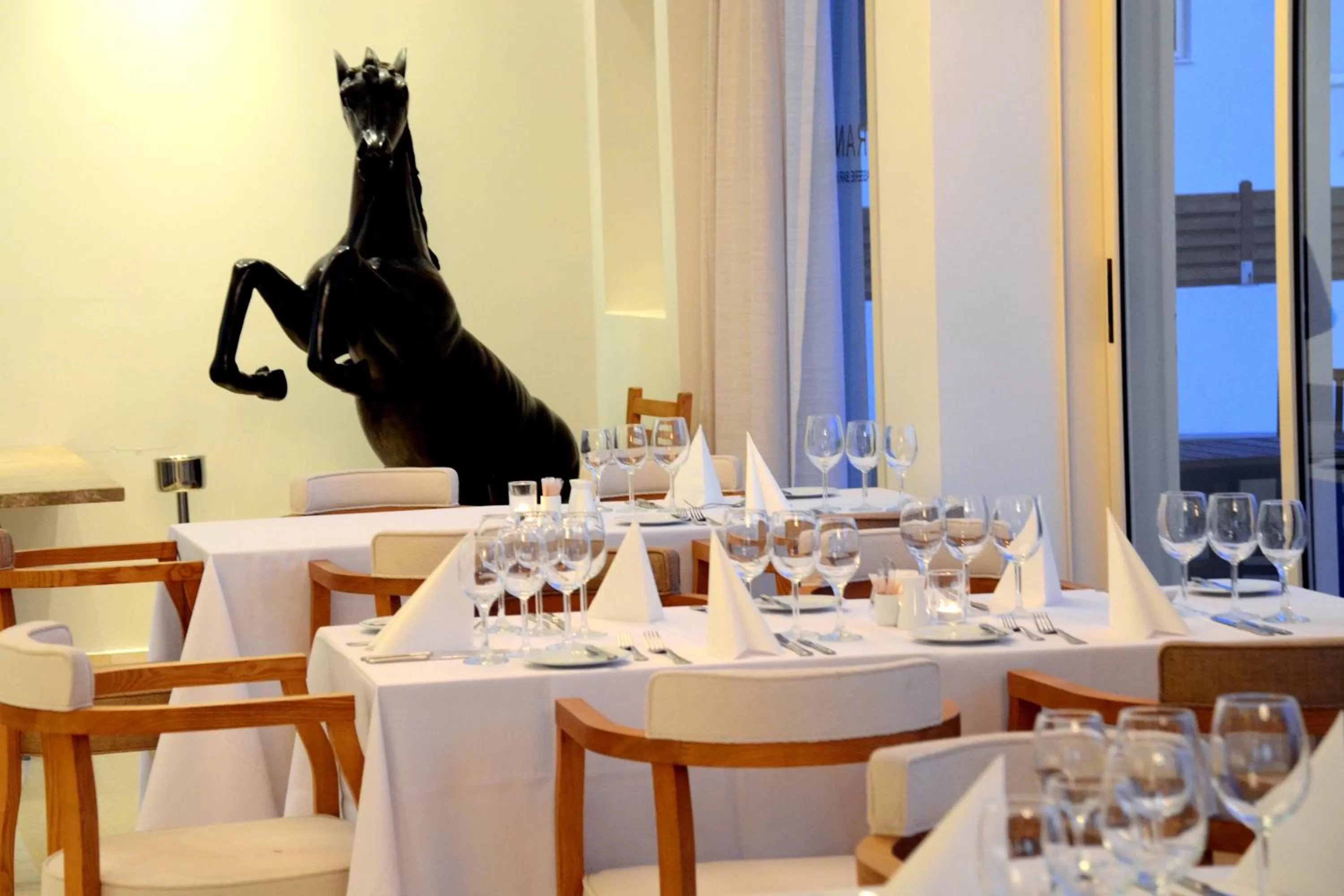 Restaurant/places to eat in E-Hotel Larnaca Resort & Spa