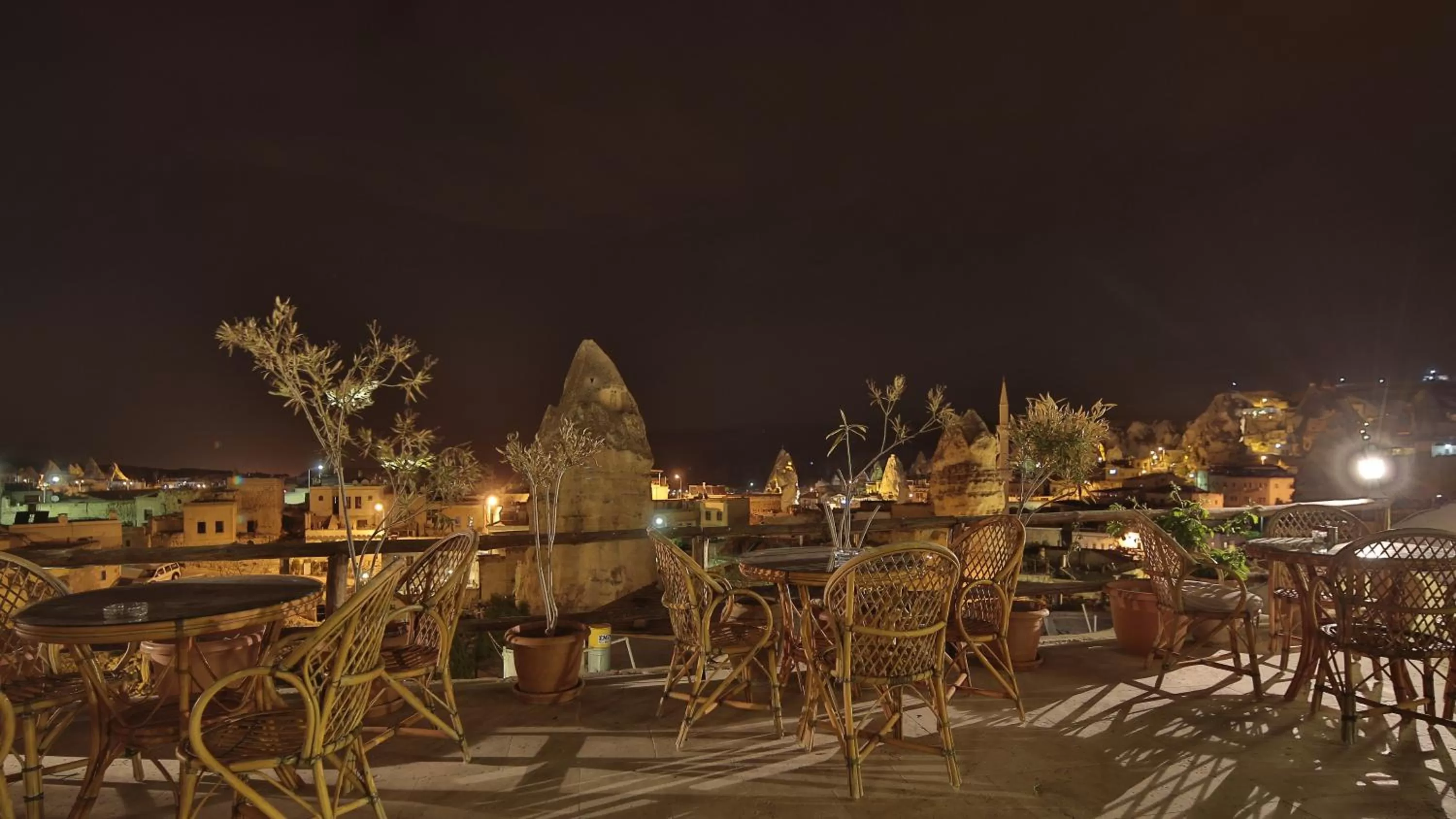 Facade/entrance in Shoestring Cave House