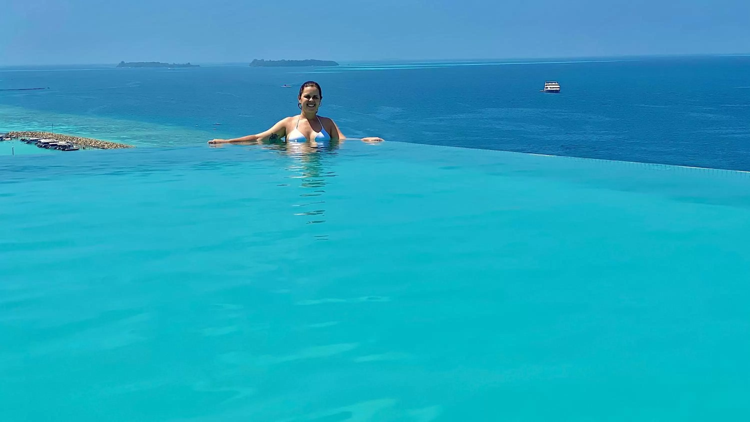 Swimming pool in Kaani Palm Beach