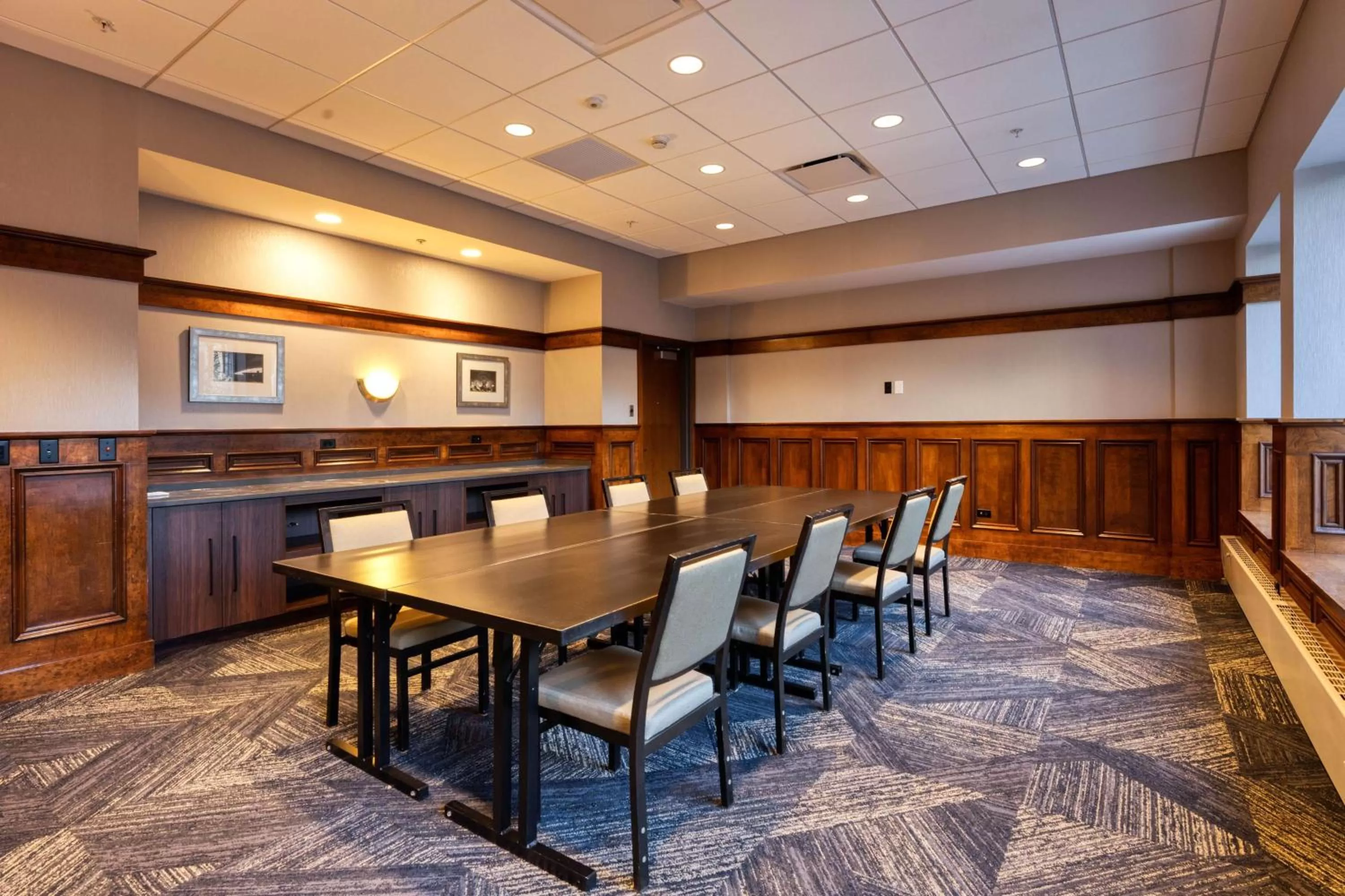 Meeting/conference room in Hampton Inn & Suites Chicago-Downtown