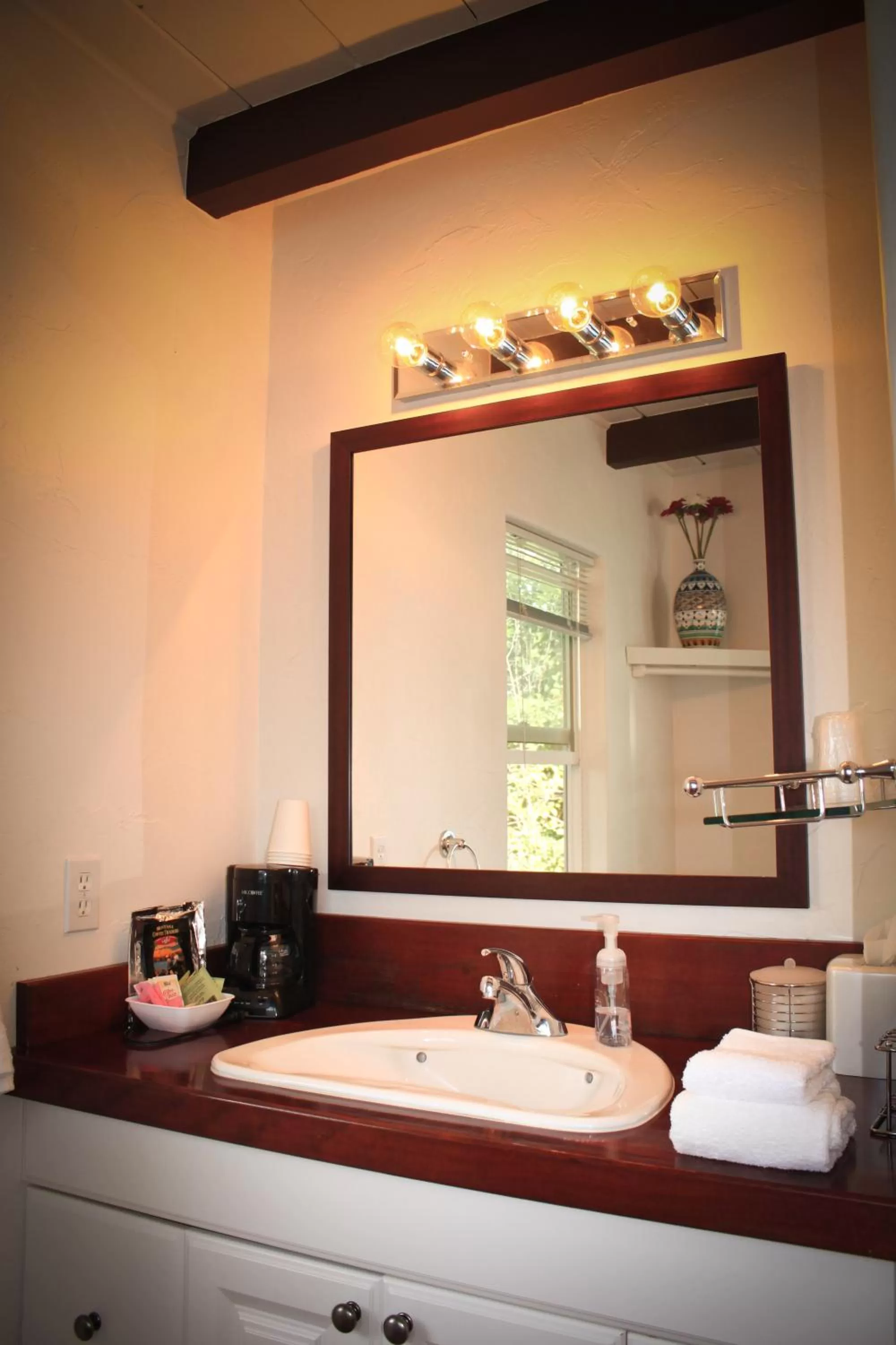 Bathroom in The Islander Inn