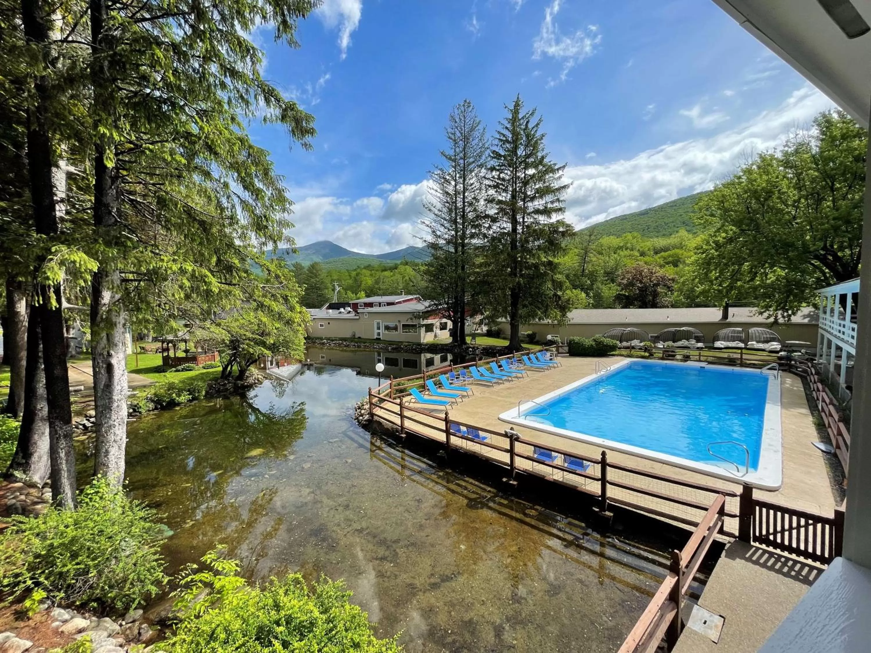 Pool view in Woodwards White Mountain Resort, BW Signature Collection