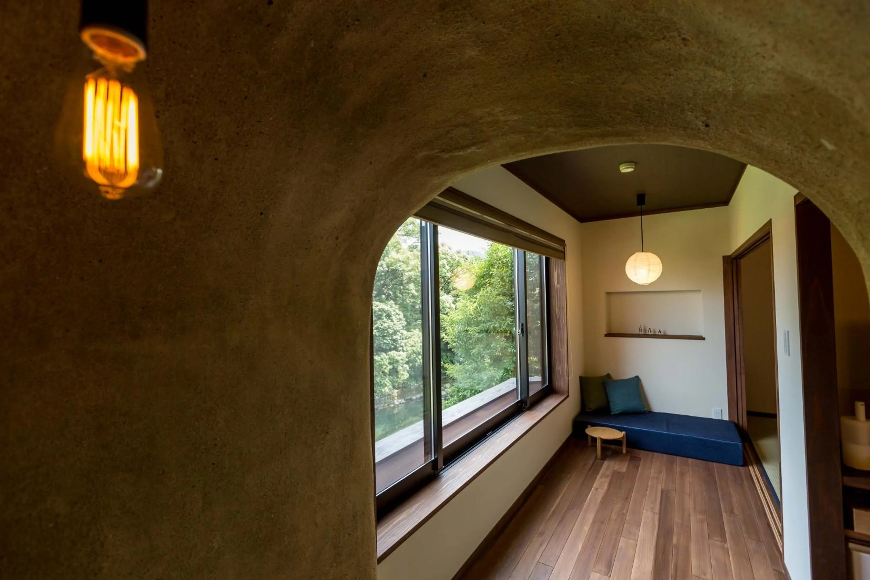 Seating area, Bed in Ryokan Oomuraya