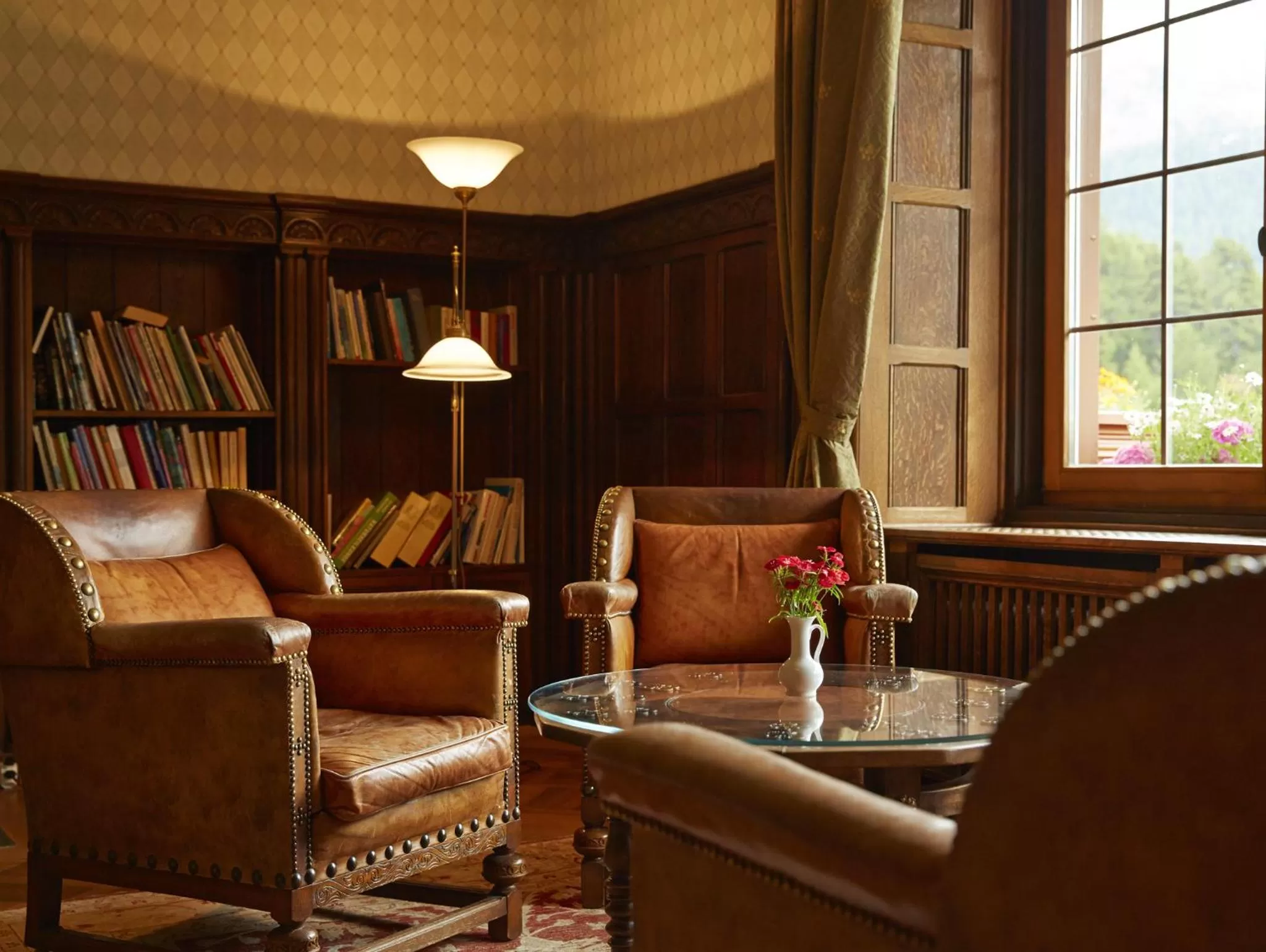 Library in Hotel Chesa Spuondas