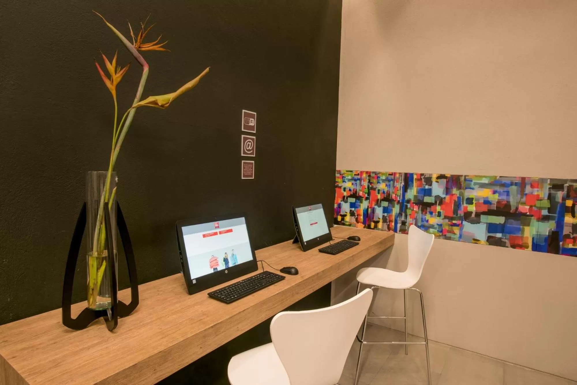Business facilities in Hotel Ibis Cali Granada