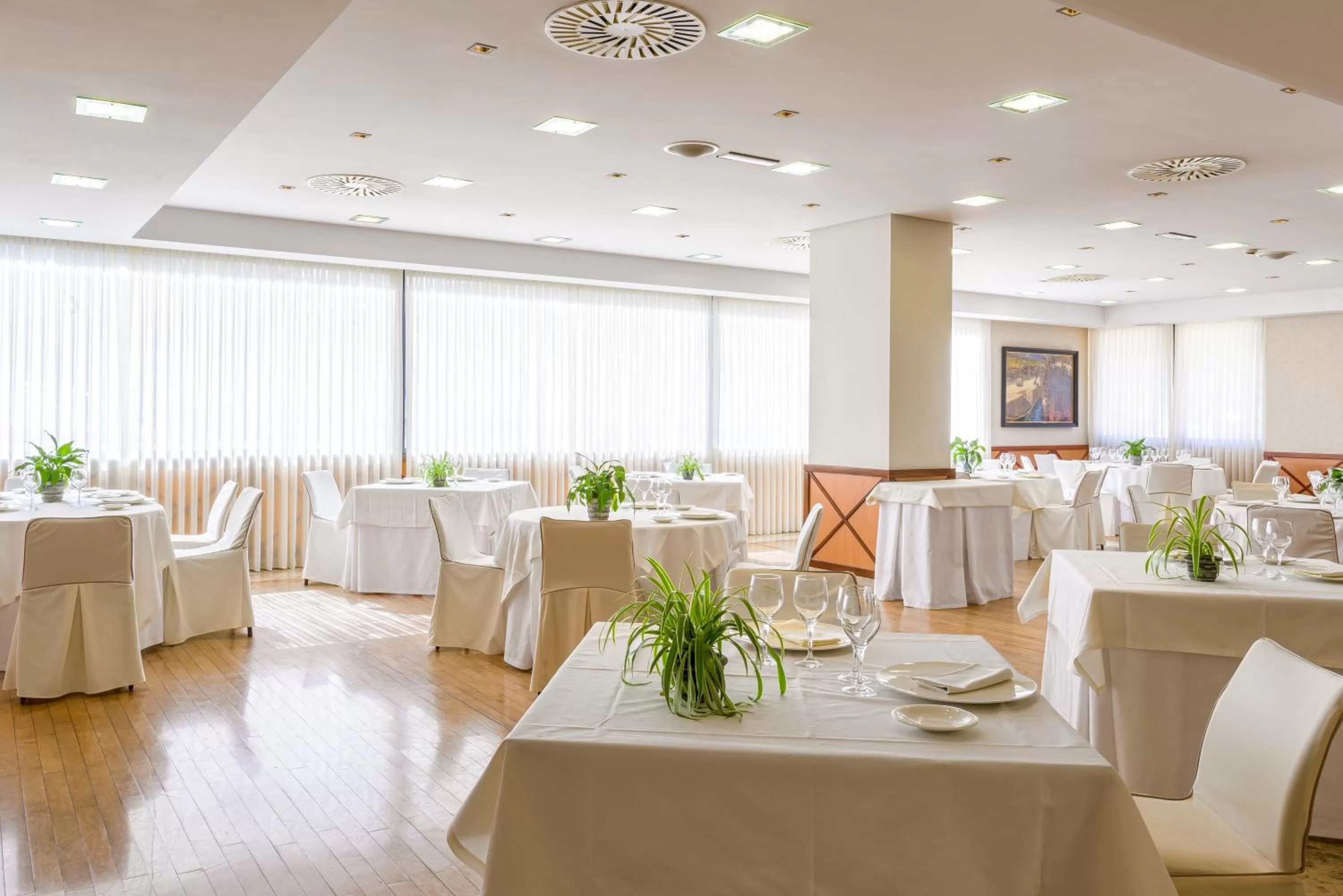 Restaurant/places to eat in Santemar