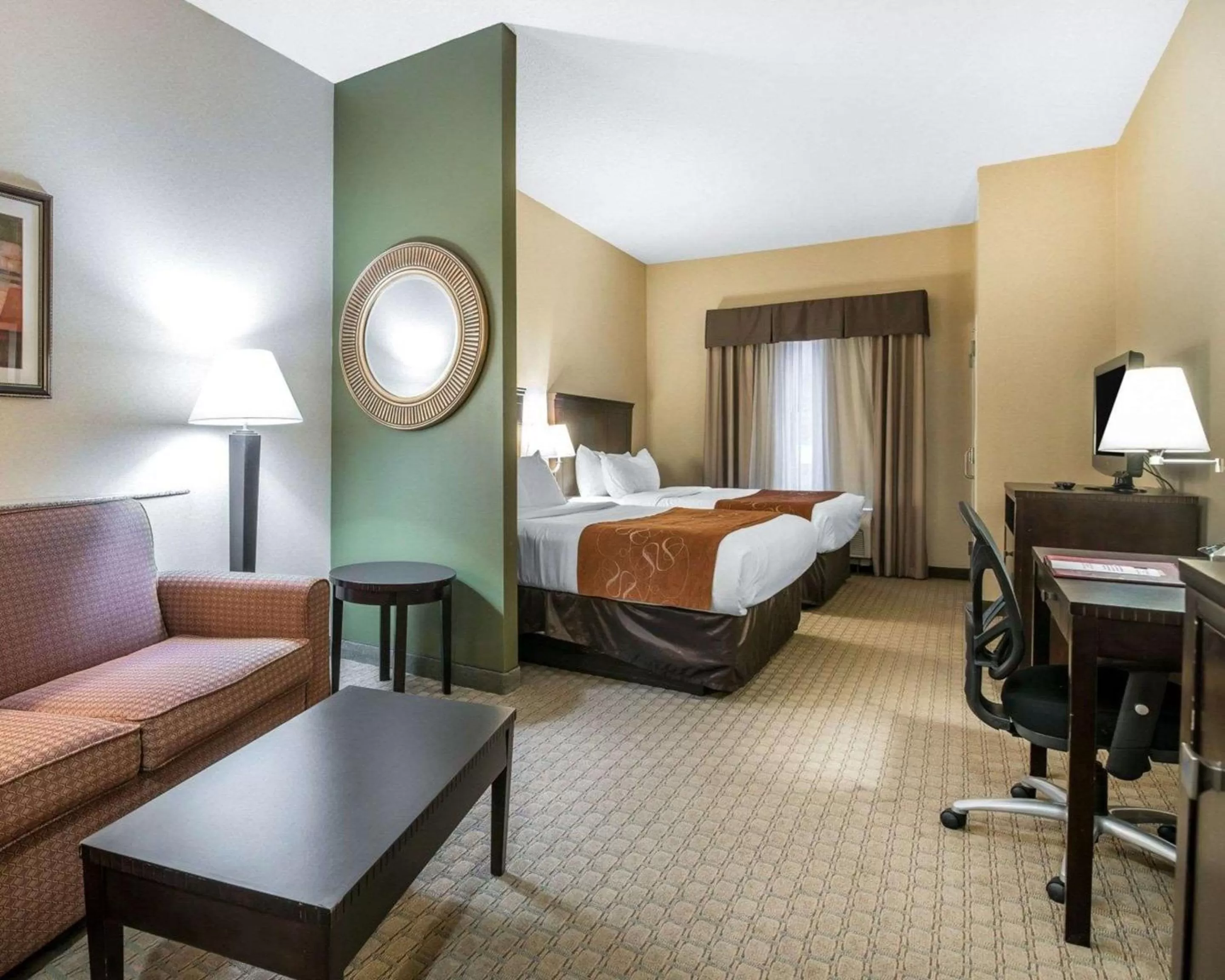 Photo of the whole room in University Inn Vestal