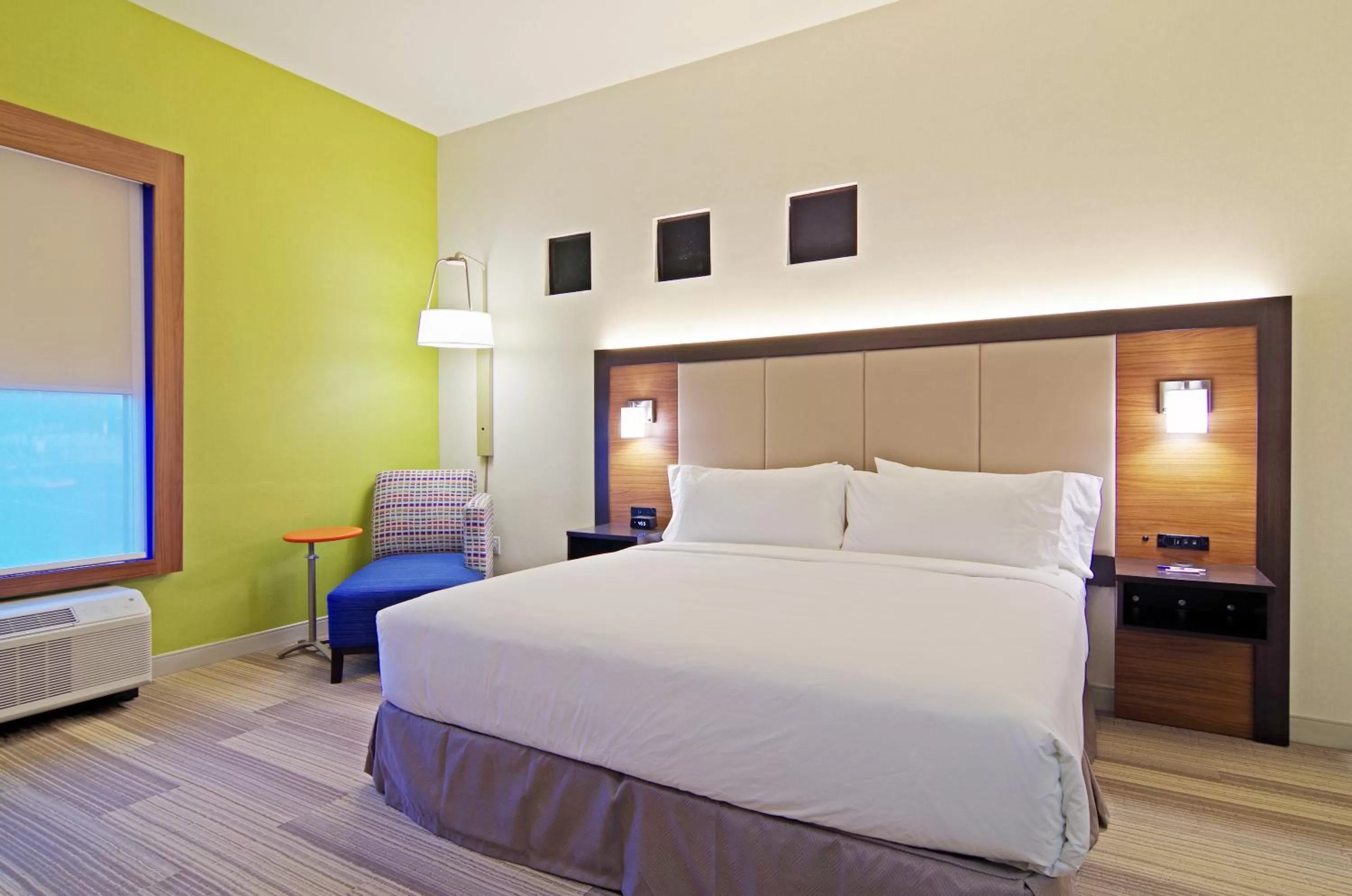 Photo of the whole room, Bed in Holiday Inn Express & Suites - Phoenix North - Scottsdale by IHG