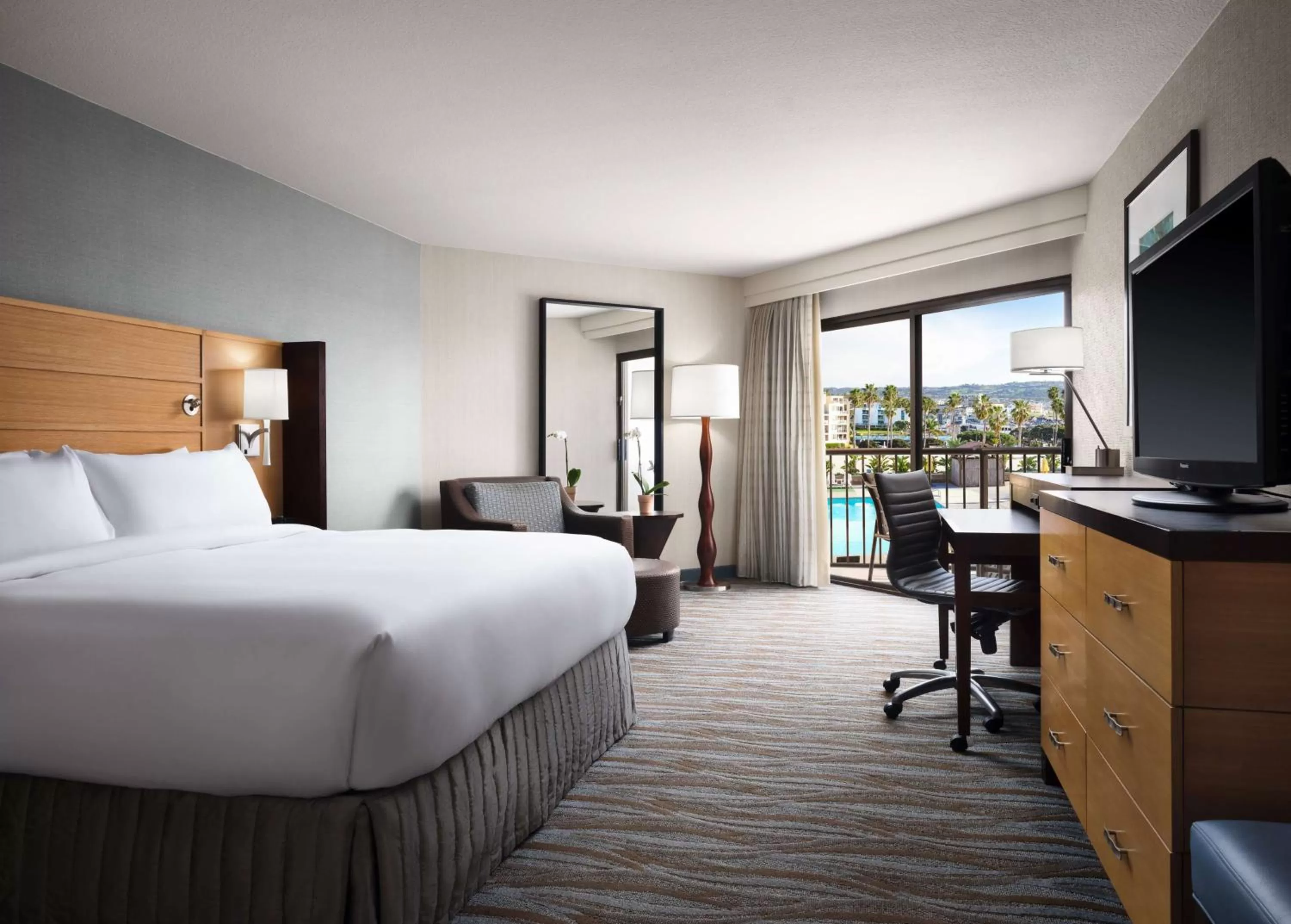 Bedroom, Bed in Sonesta Redondo Beach and Marina