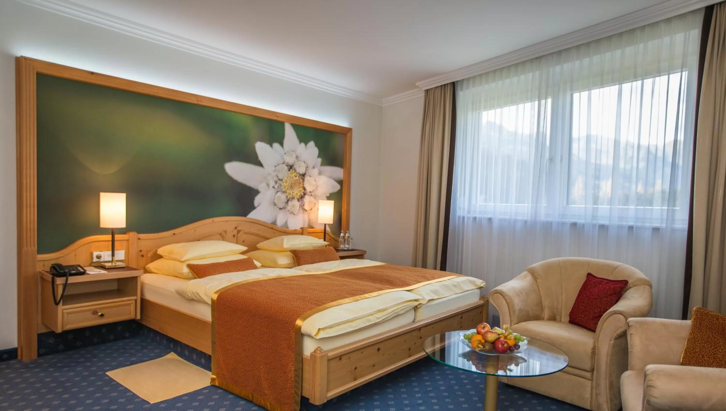 Bed in EUROPÄISCHER HOF Bad Gastein