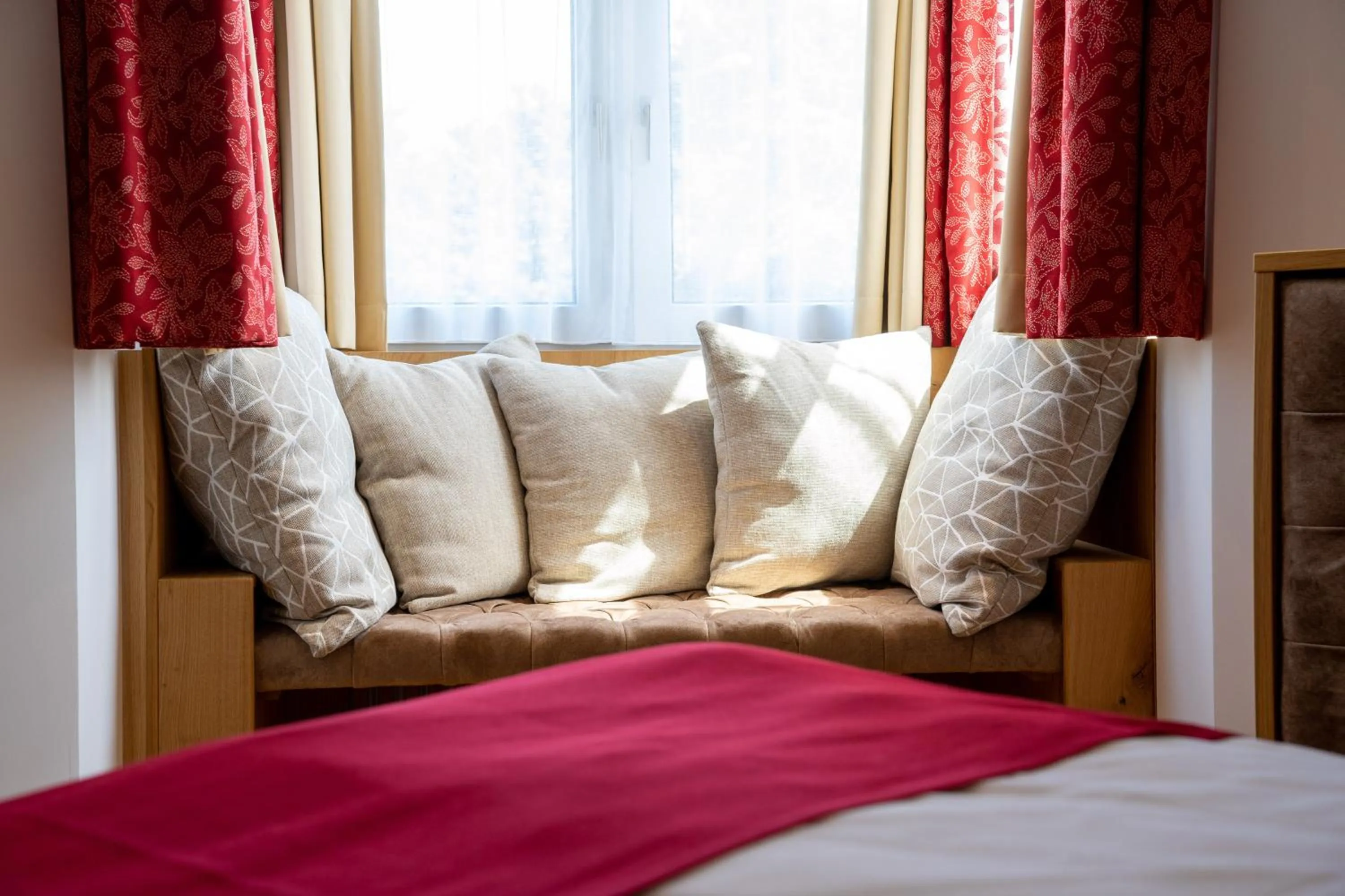 Seating area, Bed in Park Hotel Laim