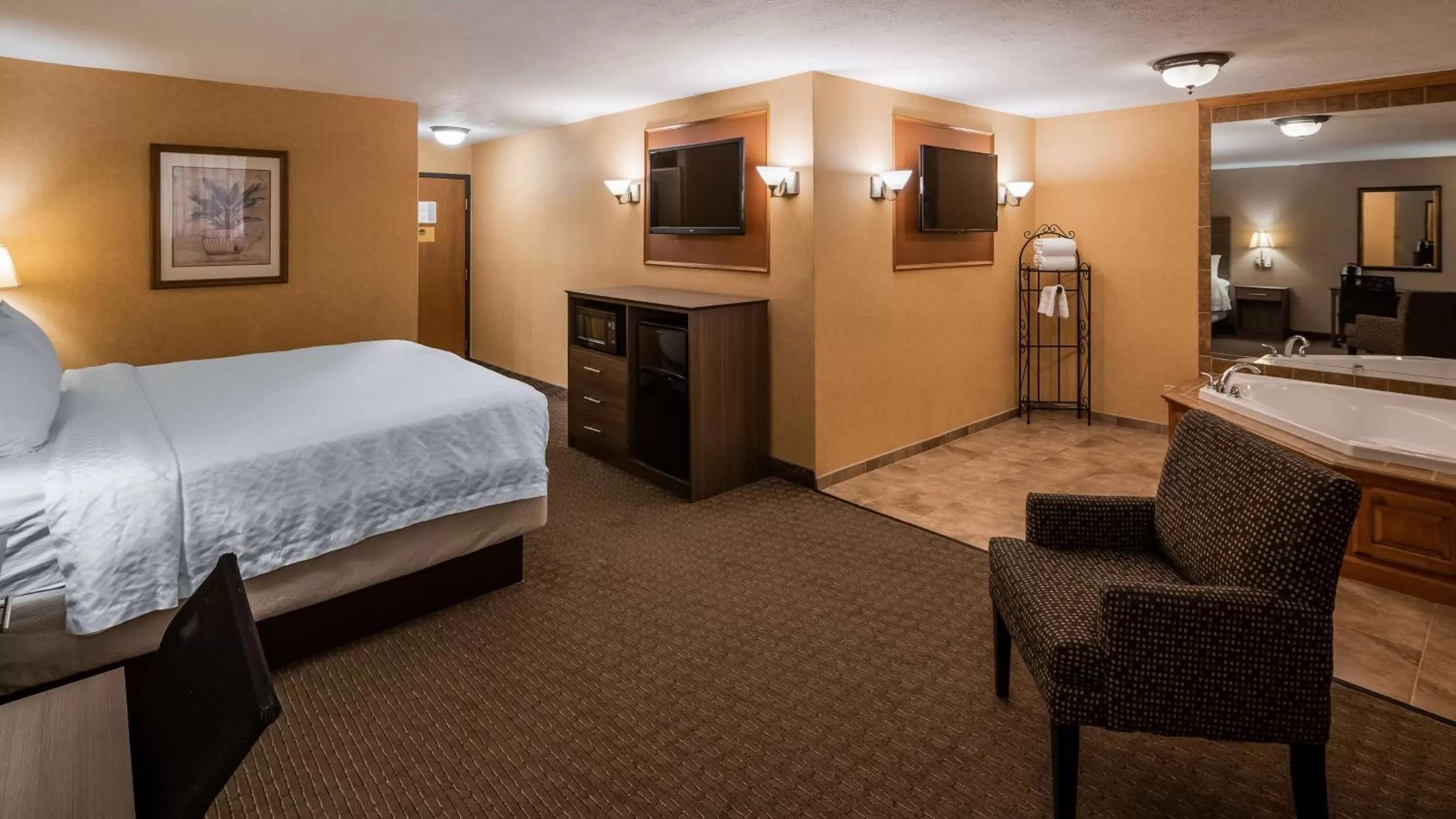 Photo of the whole room, Bed in Best Western Plus North Canton Inn & Suites