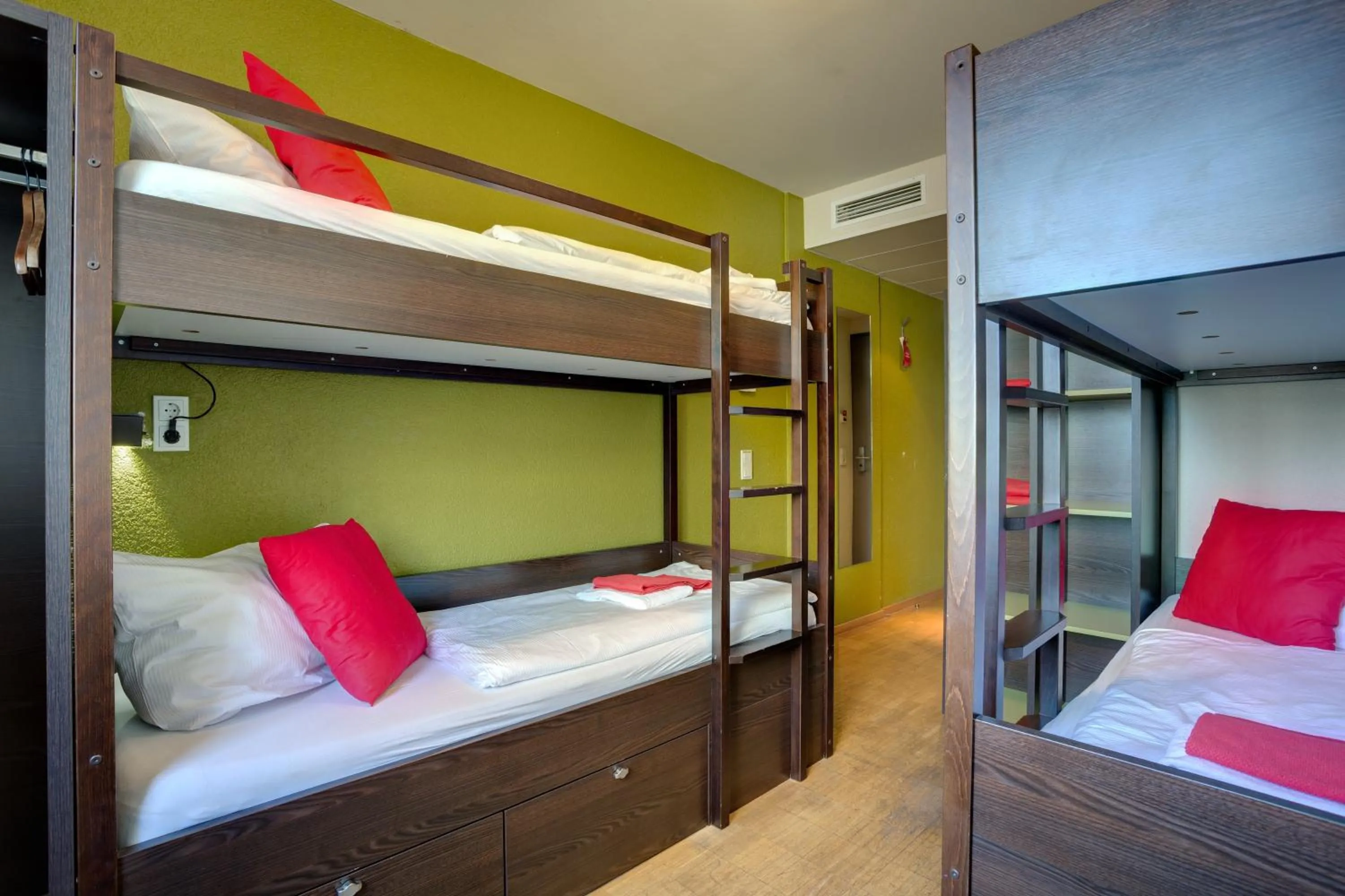 bunk bed, Bed in MEININGER Hotel Berlin Hauptbahnhof