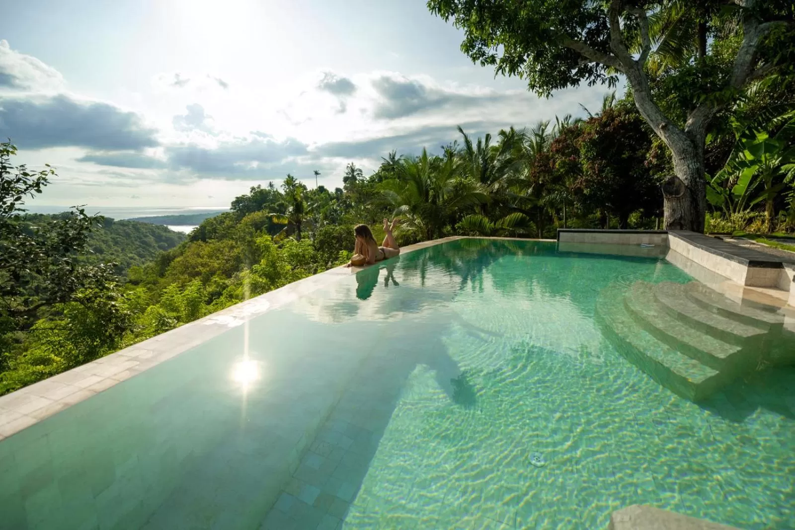 Swimming pool in Tanah Damai Hotel