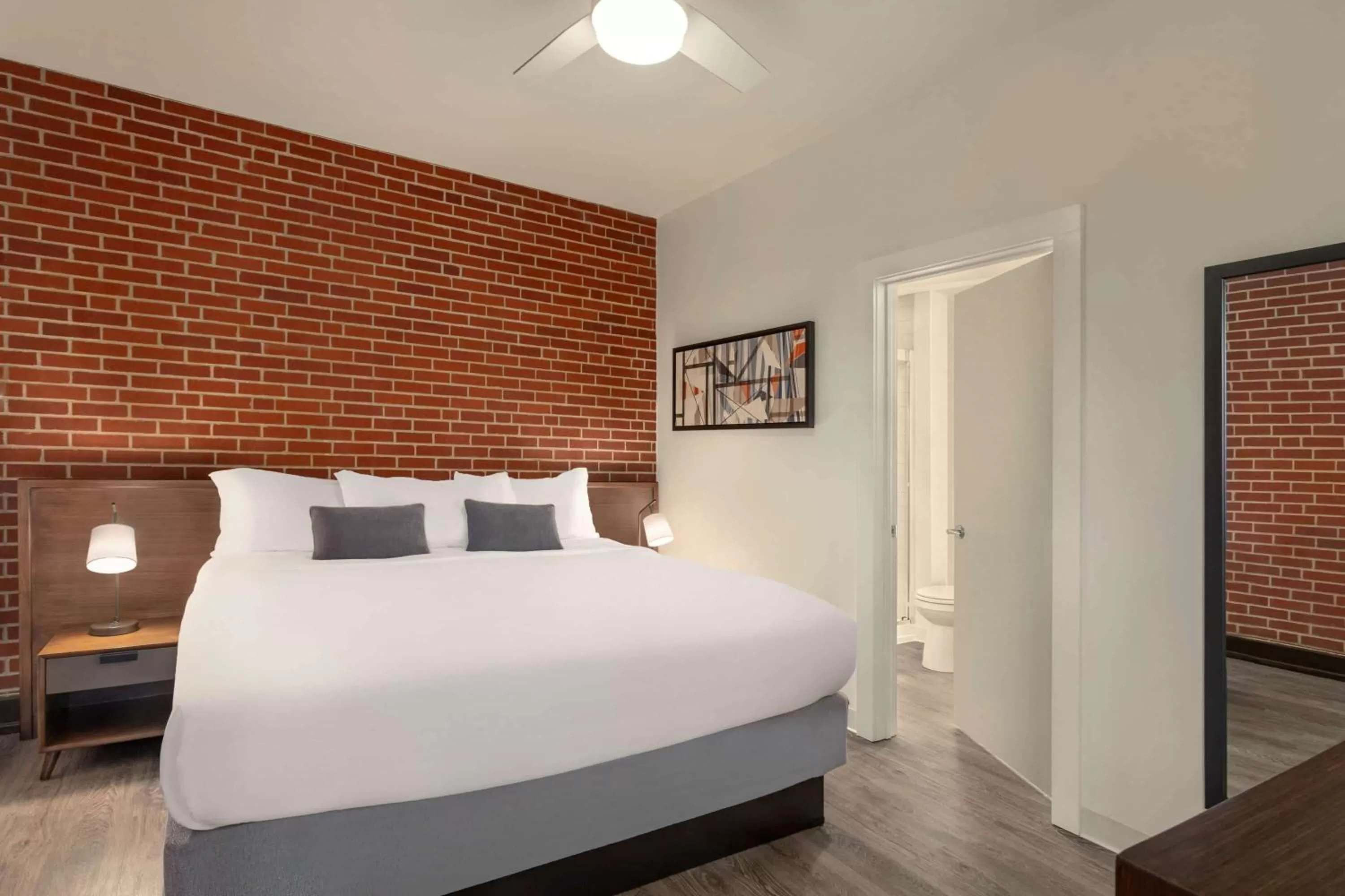 Bedroom, Bed in Leavenworth Local Hotel