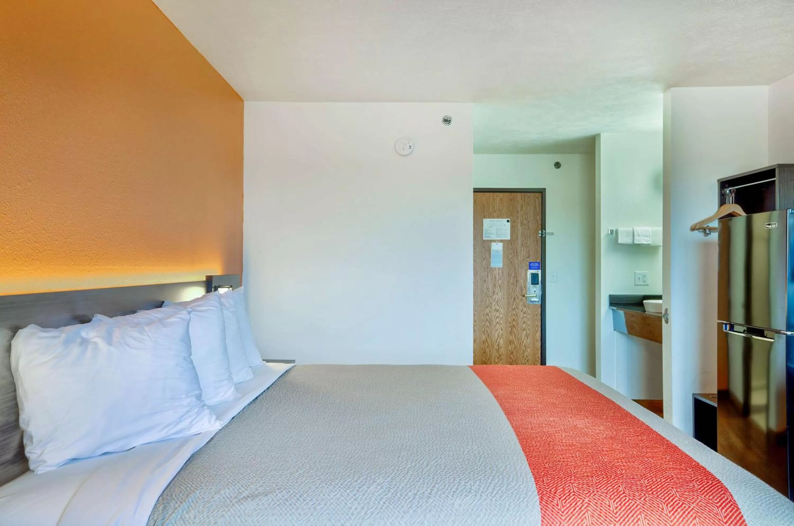 Bedroom, Bed in Motel 6-Percival, IA