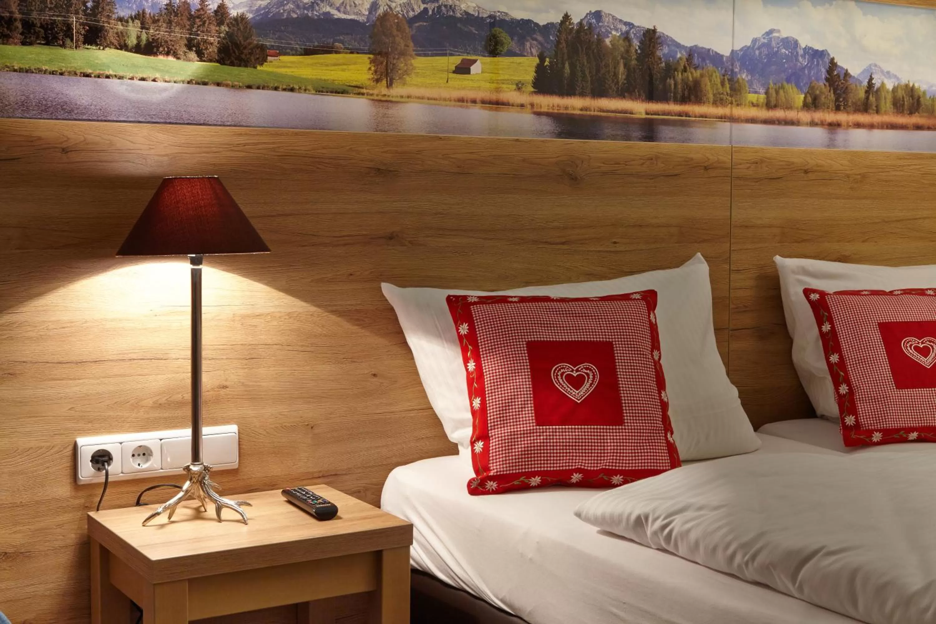 Bed in Hotel Sauerlacher Post