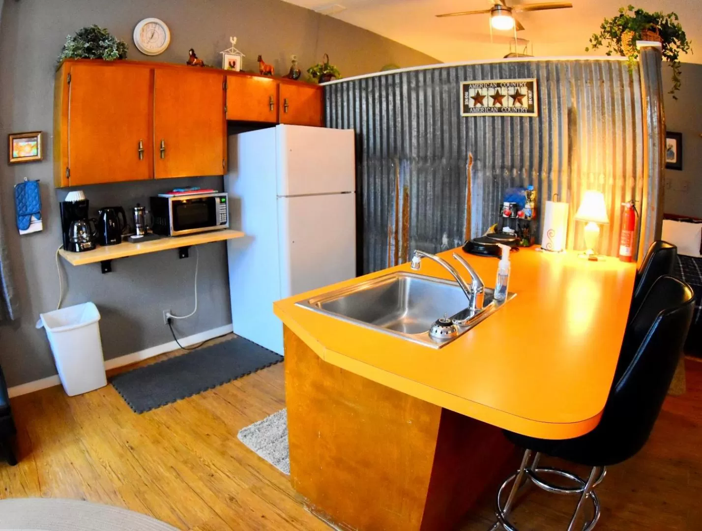 Kitchen/Kitchenette in Salmon River Inn