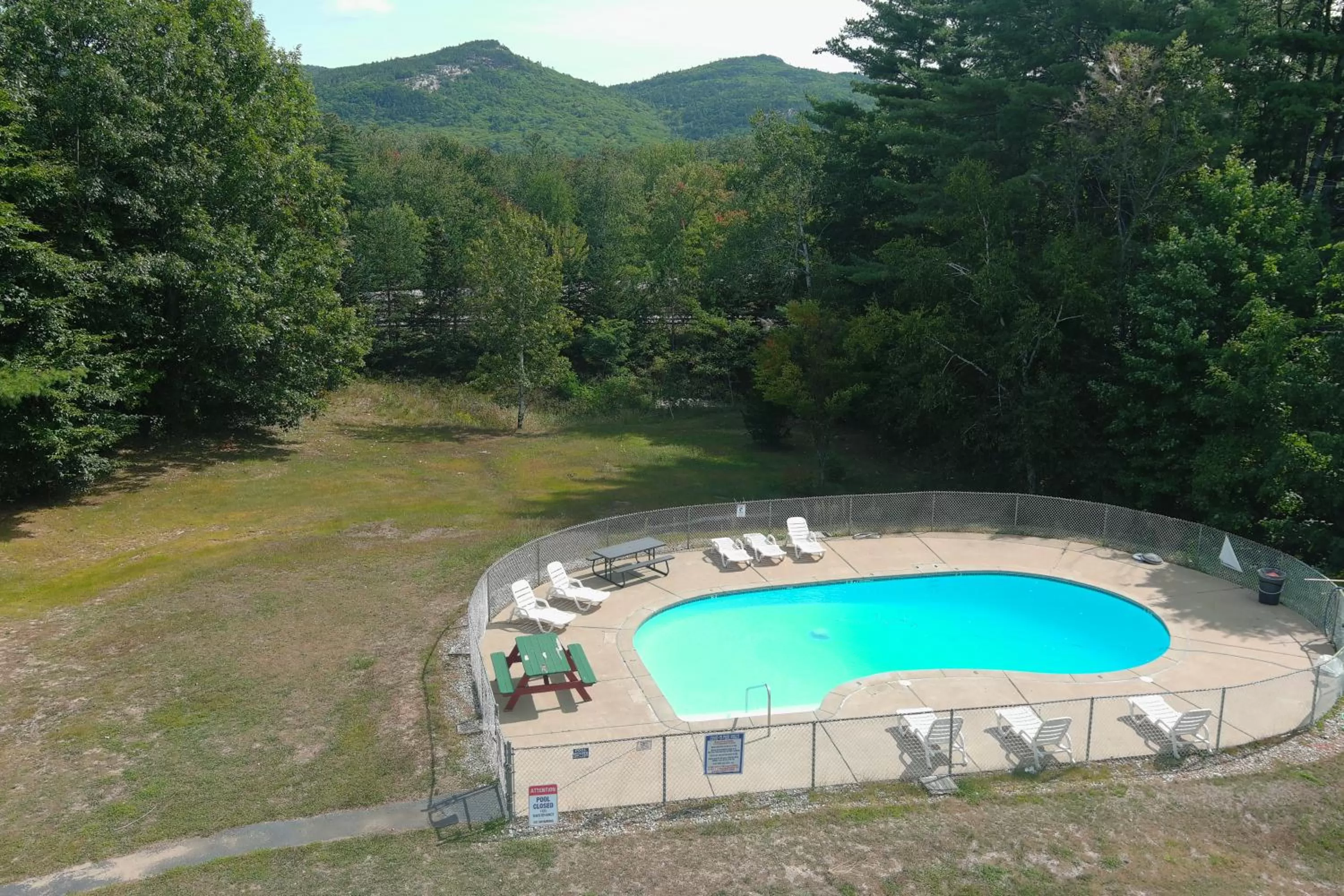 Pool view in Colonial Motel
