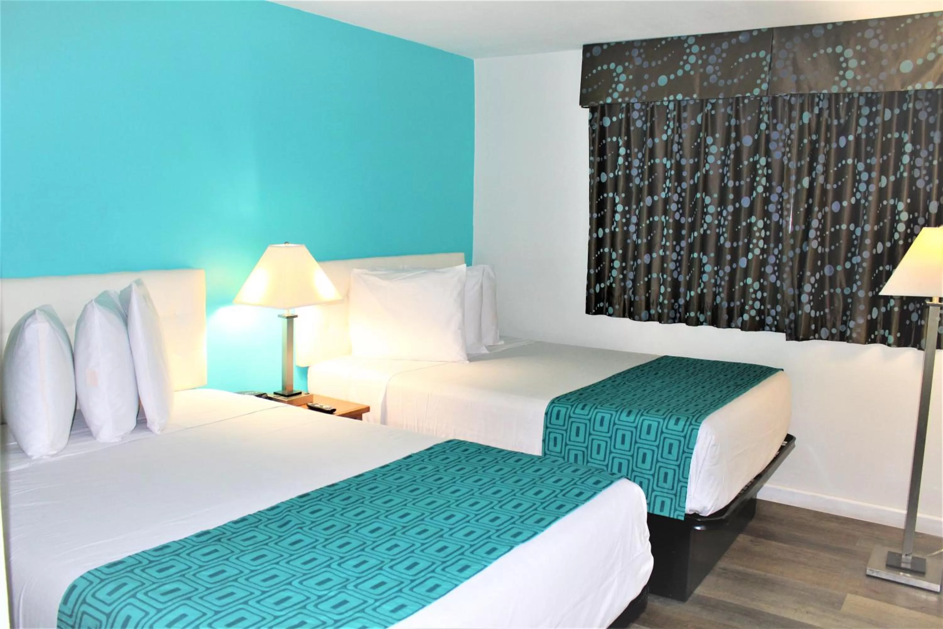 Bedroom, Bed in Howard Johnson Suites by Wyndham San Diego Chula Vista BayFront