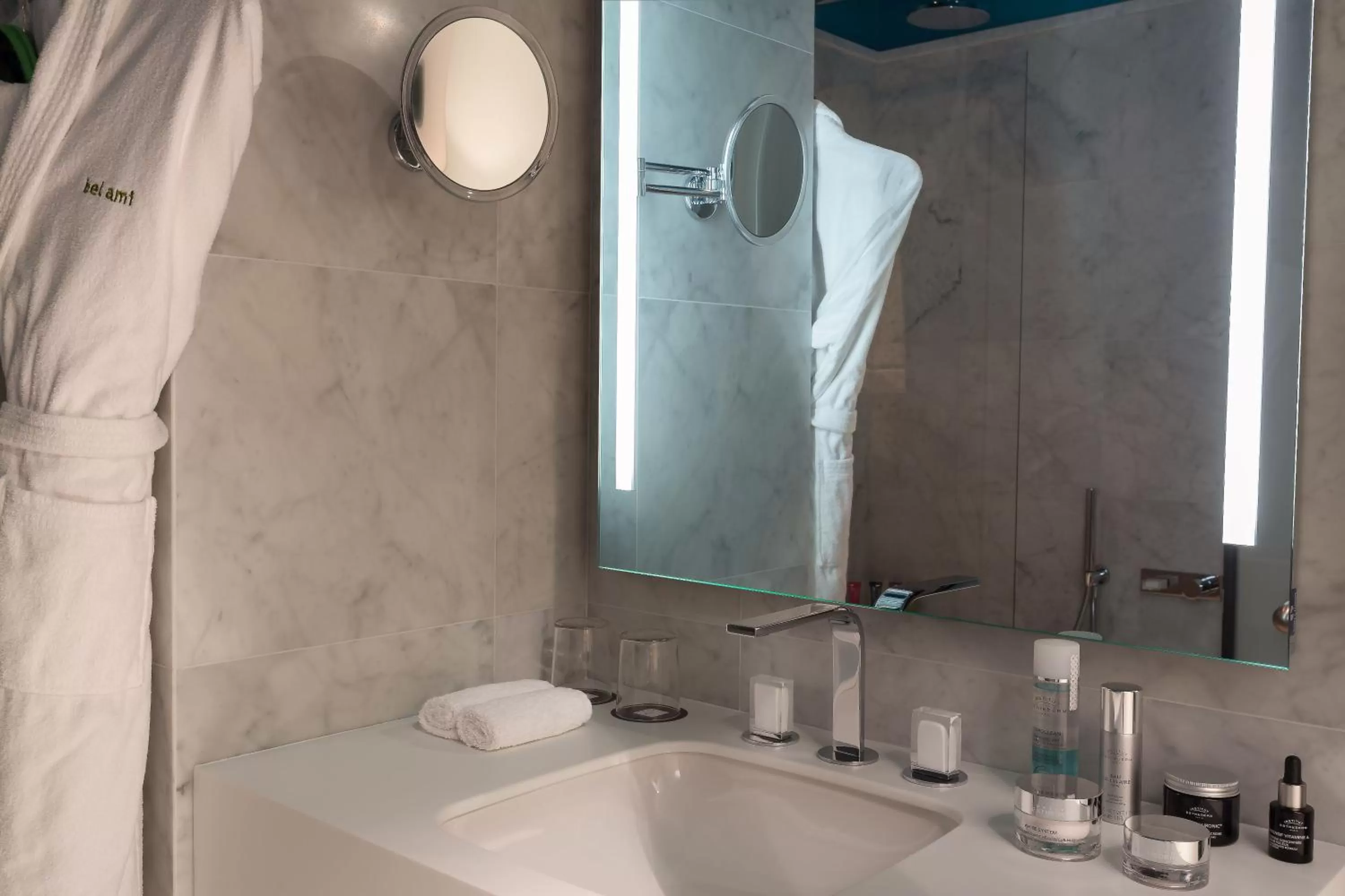 Bathroom in Hôtel Bel Ami