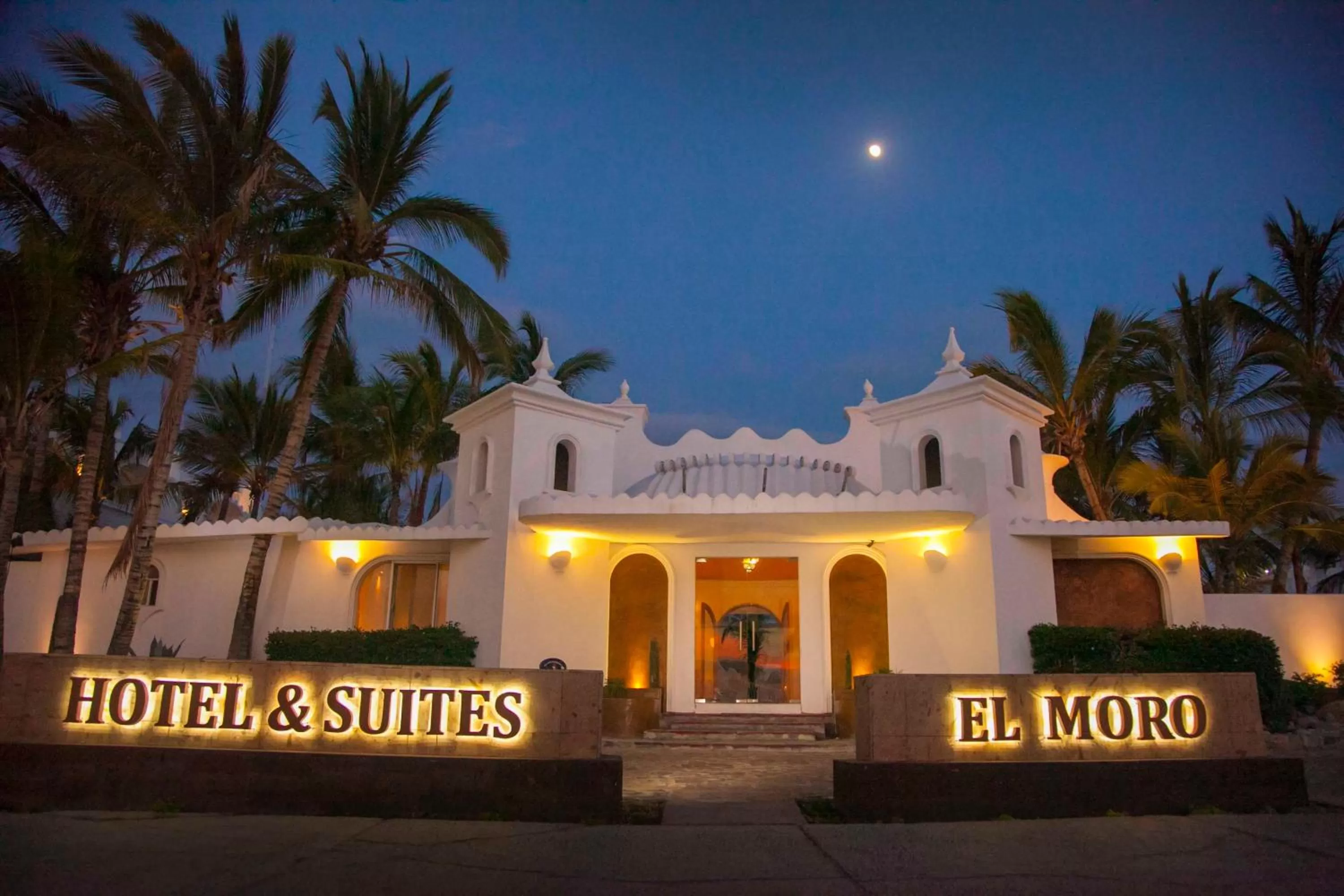 Facade/entrance in Hotel & Suites El Moro