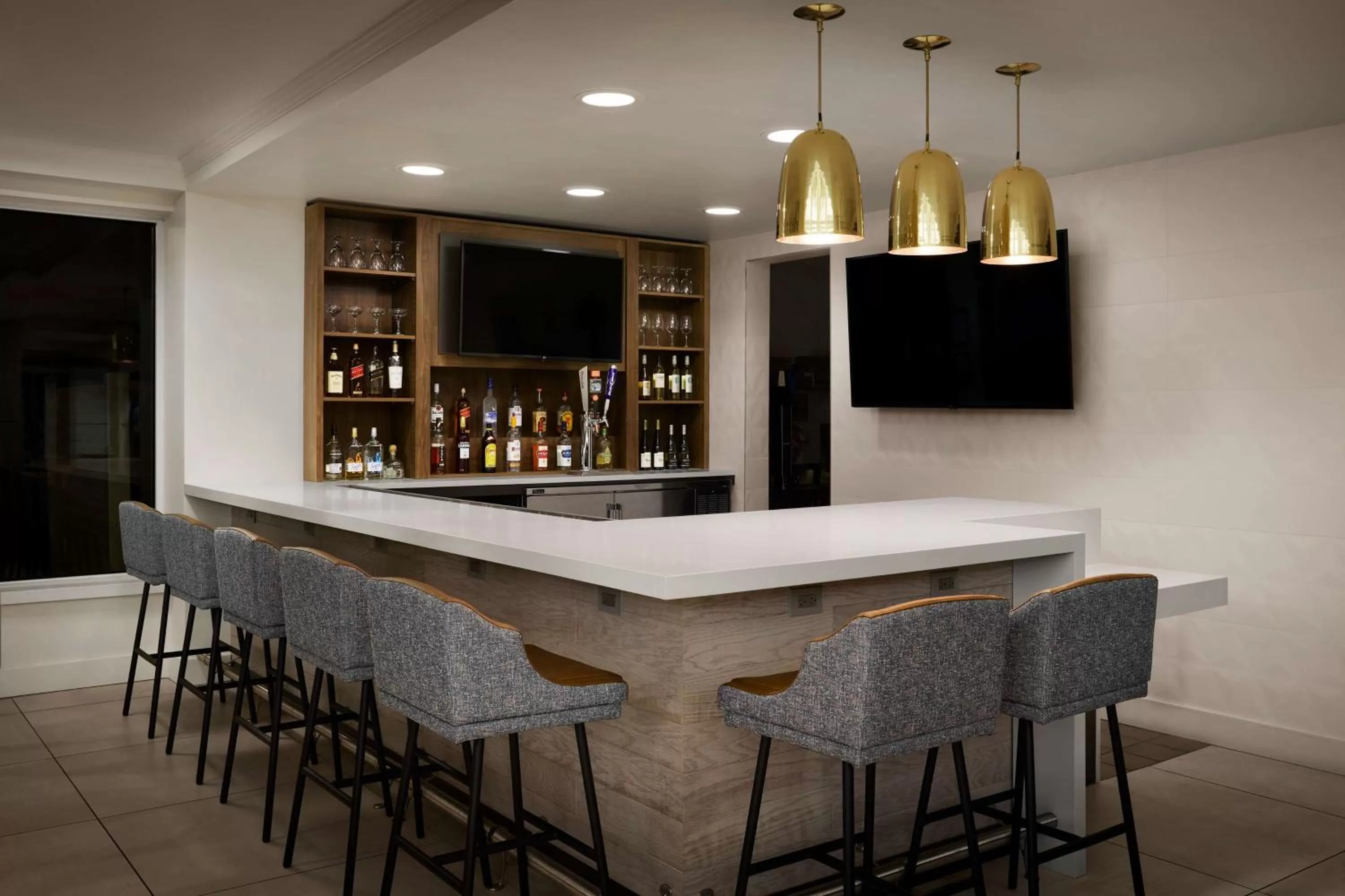 Lounge or bar in Hilton Garden Inn Denver South Park Meadows Area