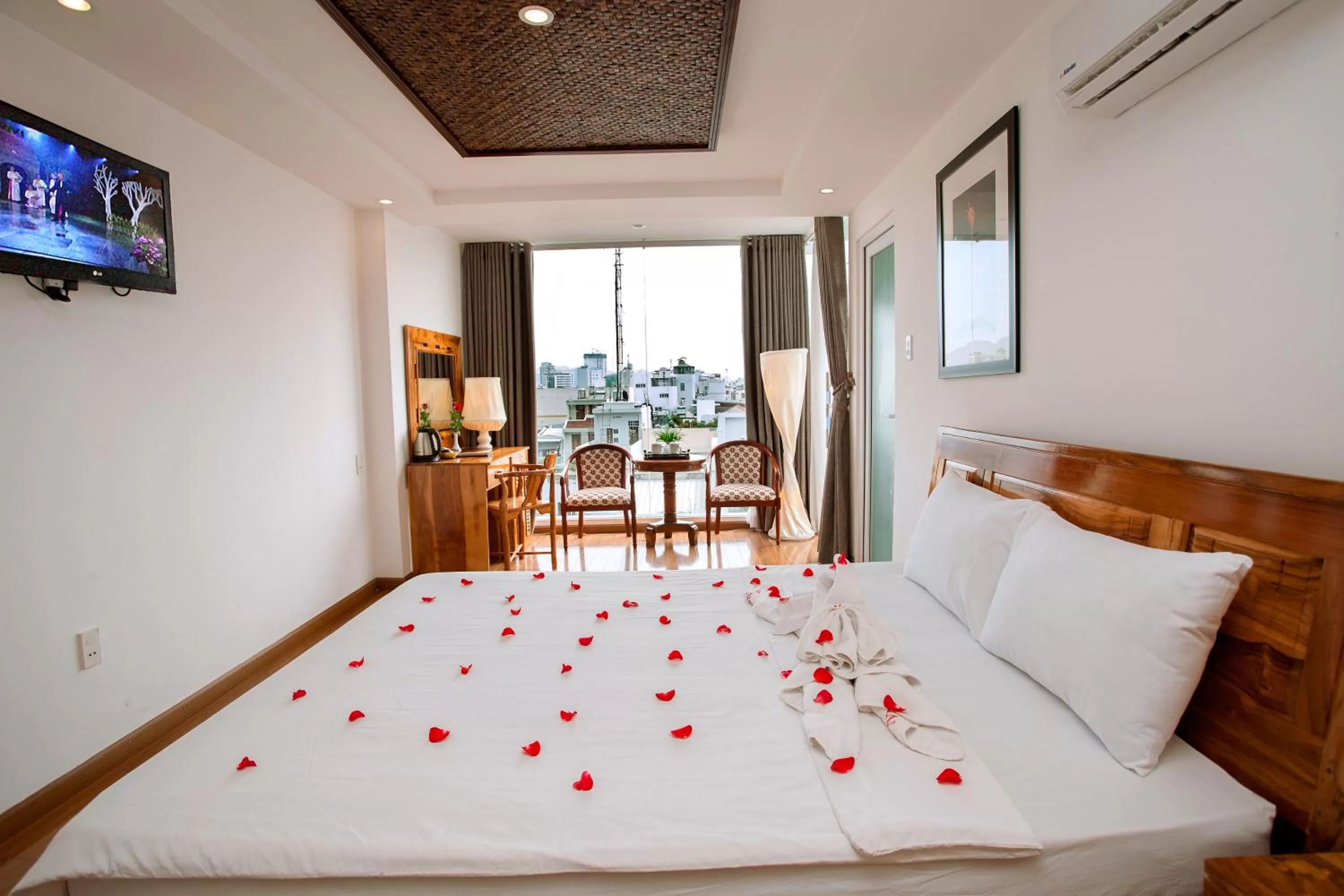 Day, Bed in Rex Hotel & Apartment