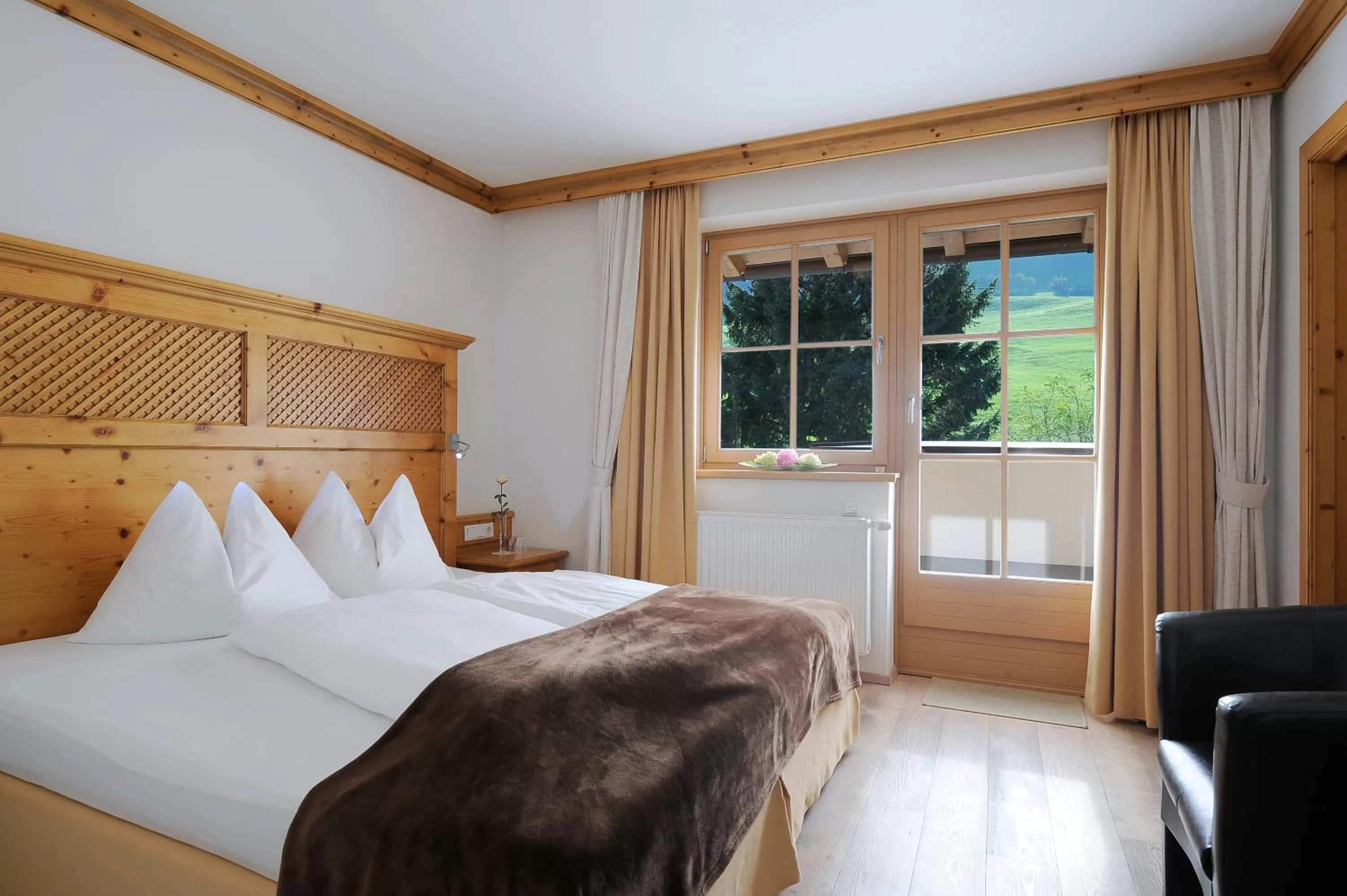 Double Room with Mountain View in Hotel und Alpen Apartments mit Sauna - Bürglhöh