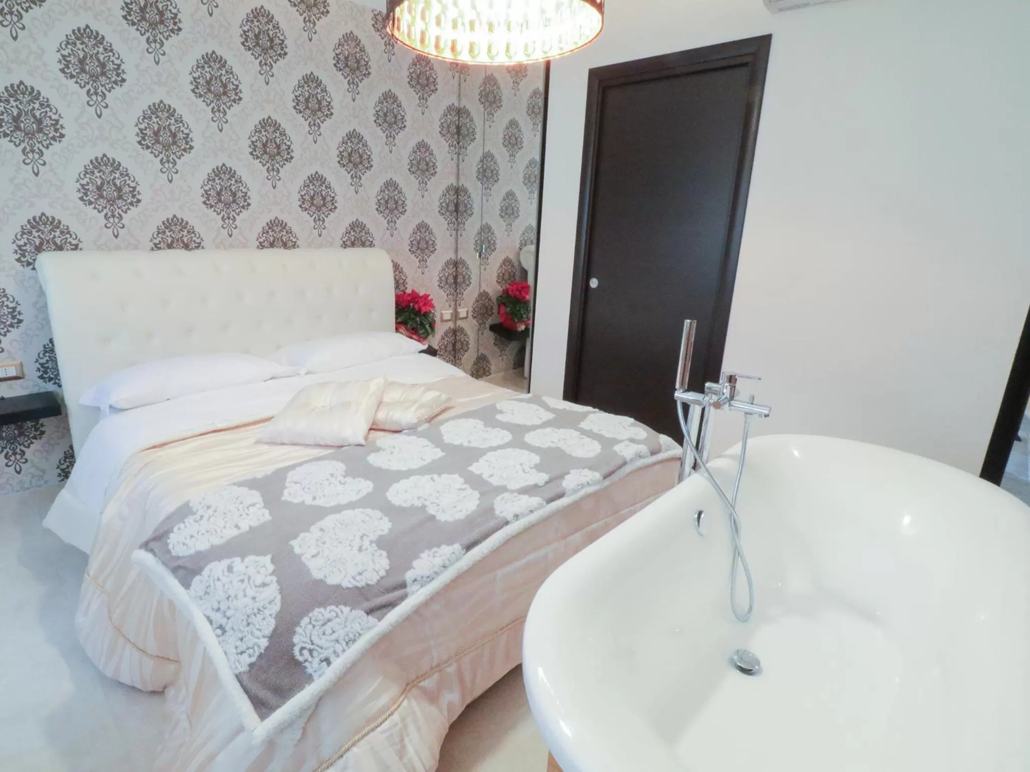 Shower, Bed in Terrazza Partenopea