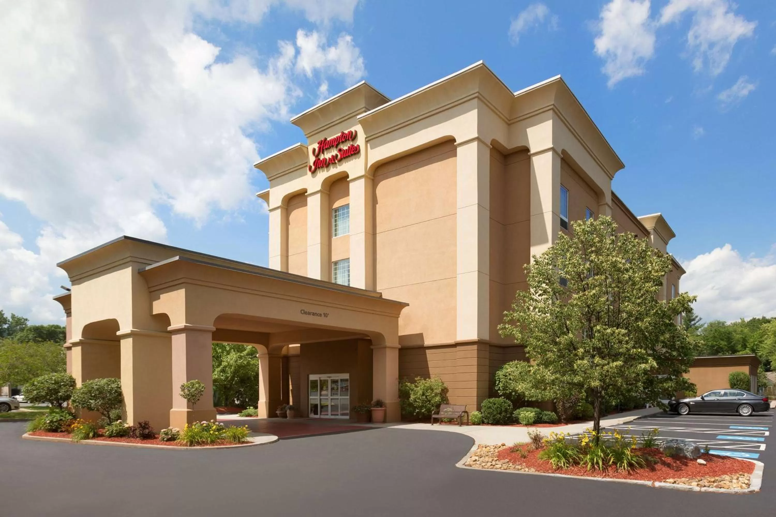 Property building in Hampton Inn & Suites Greenfield