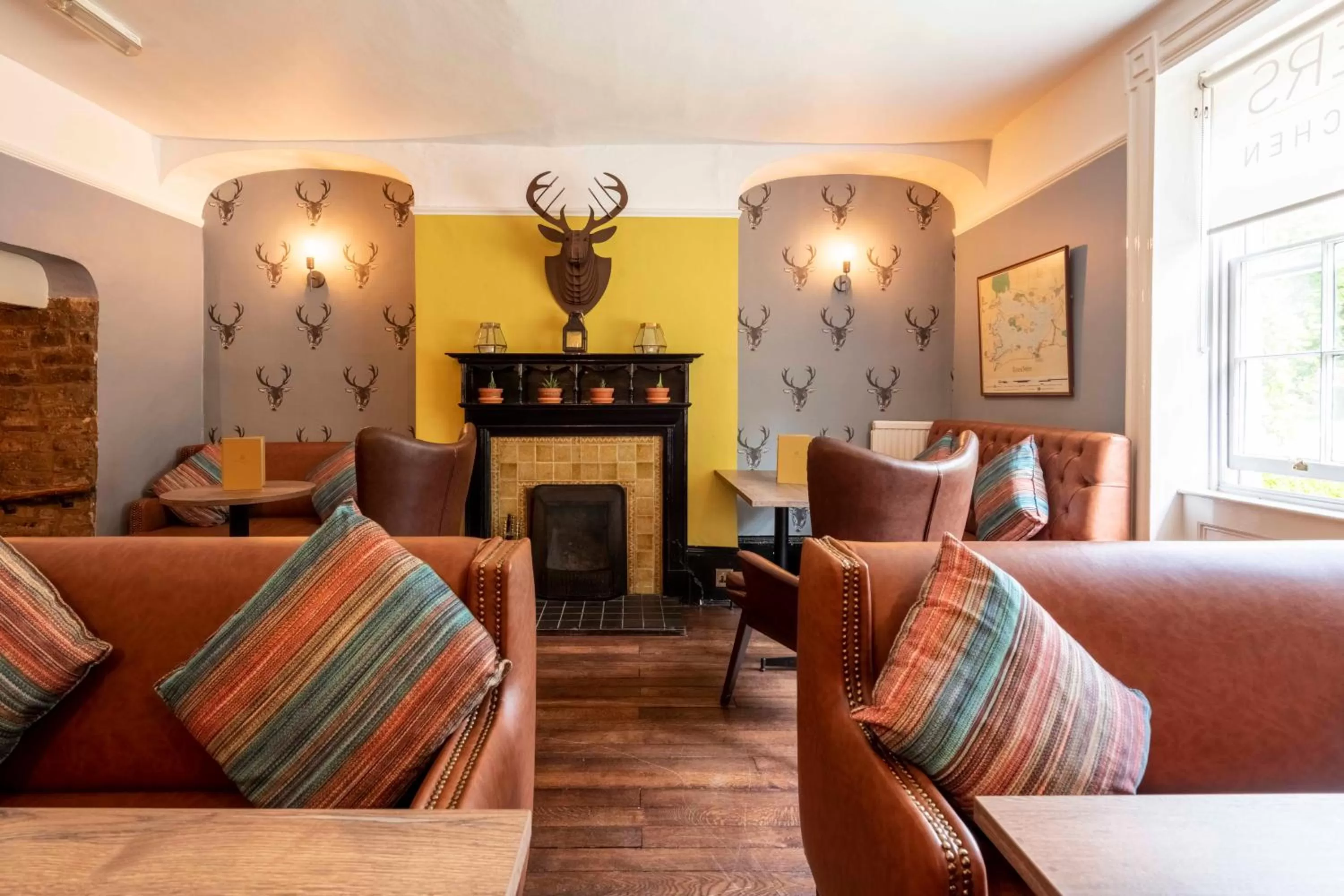 Restaurant/places to eat, Seating Area in Wisteria Hotel