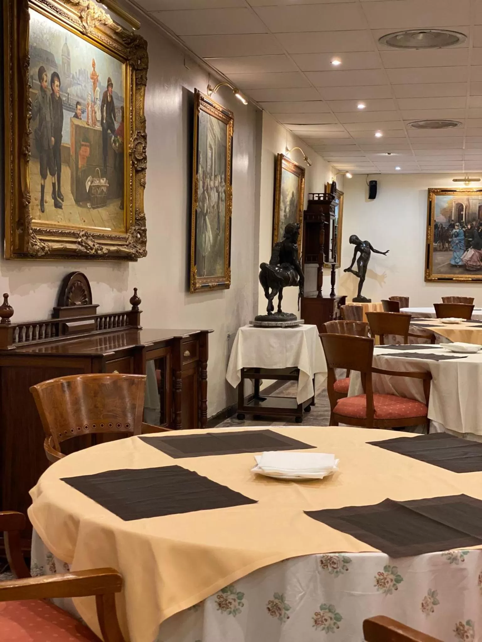 Restaurant/places to eat in Hotel Plaza Mayor