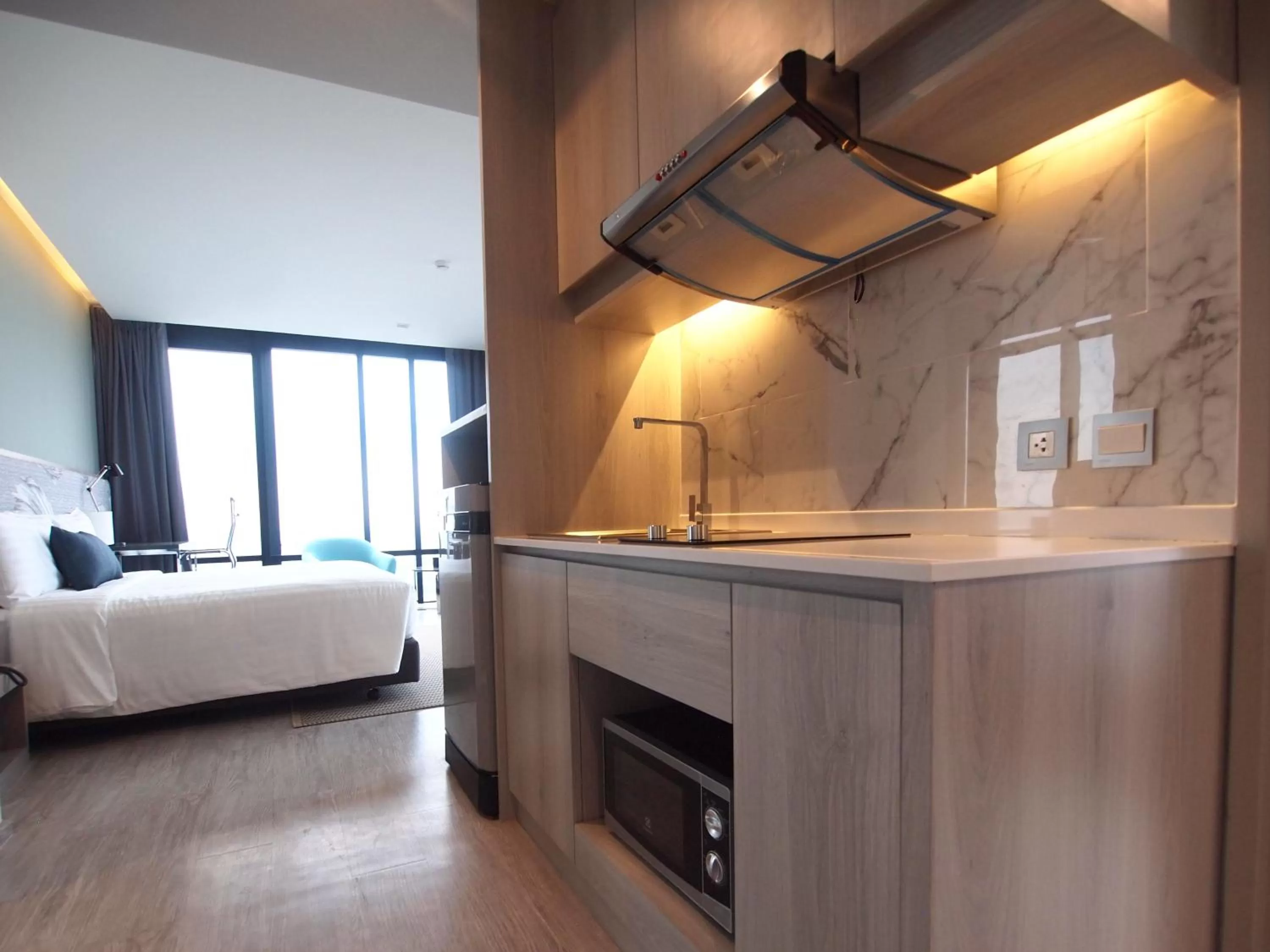 Kitchen or kitchenette, Bed in The Quarter Ari by UHG