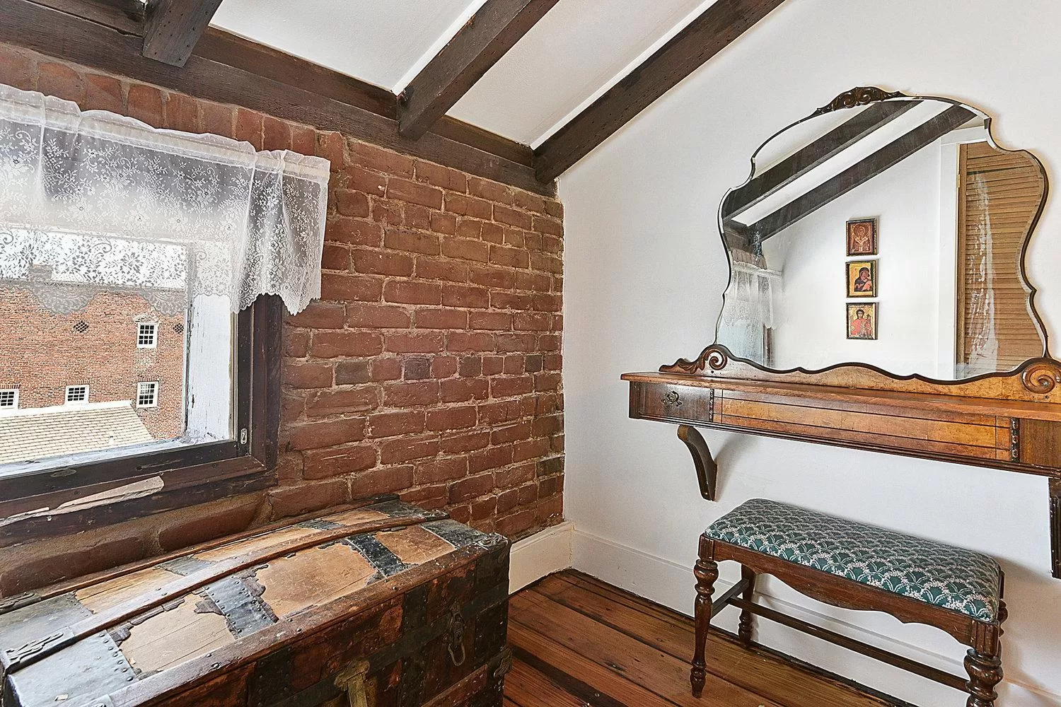 Decorative detail, Bed in French Quarter Mansion