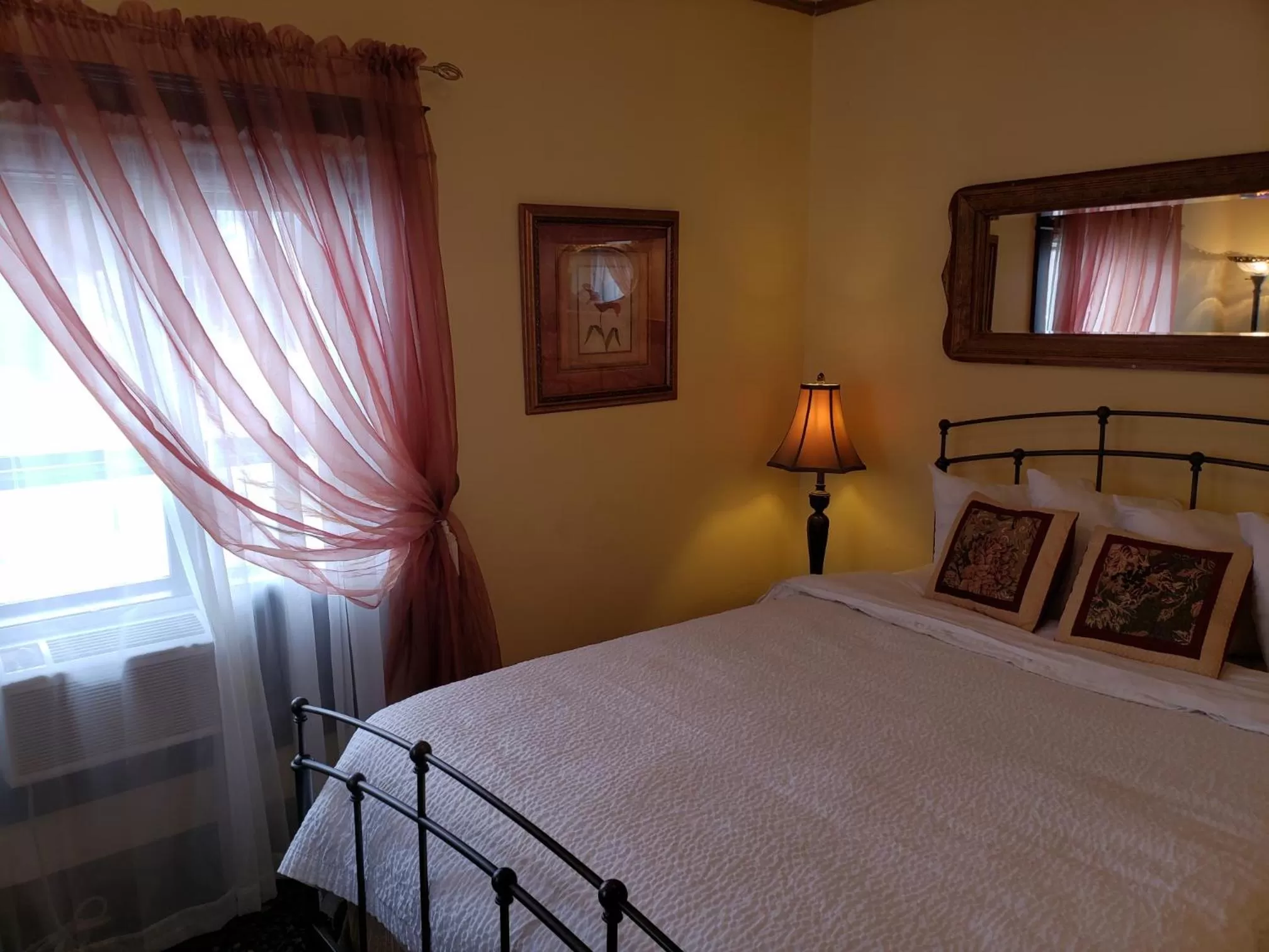 Bed in Greenbriar Inn