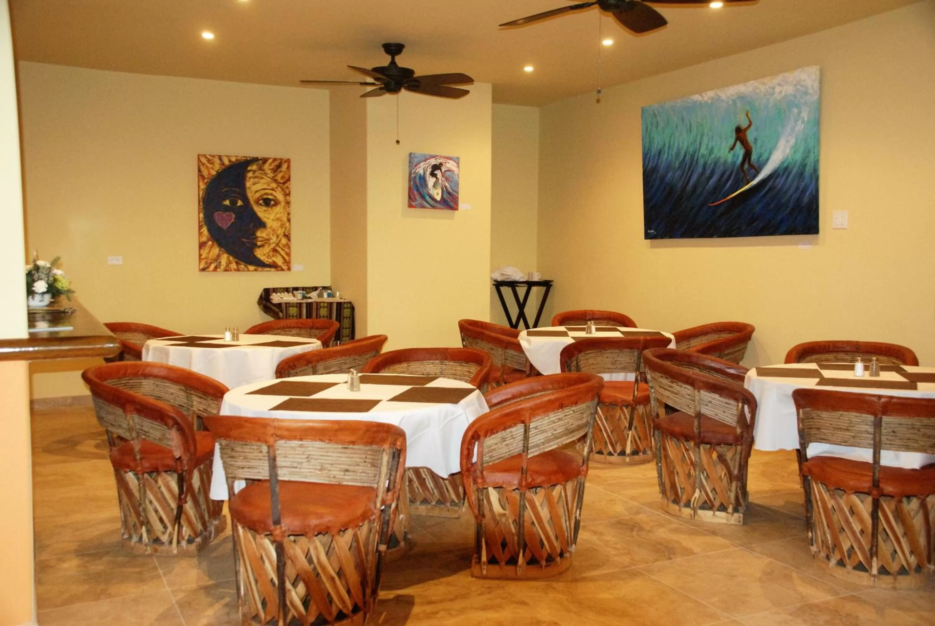 Restaurant/places to eat in Cerritos Beach Inn