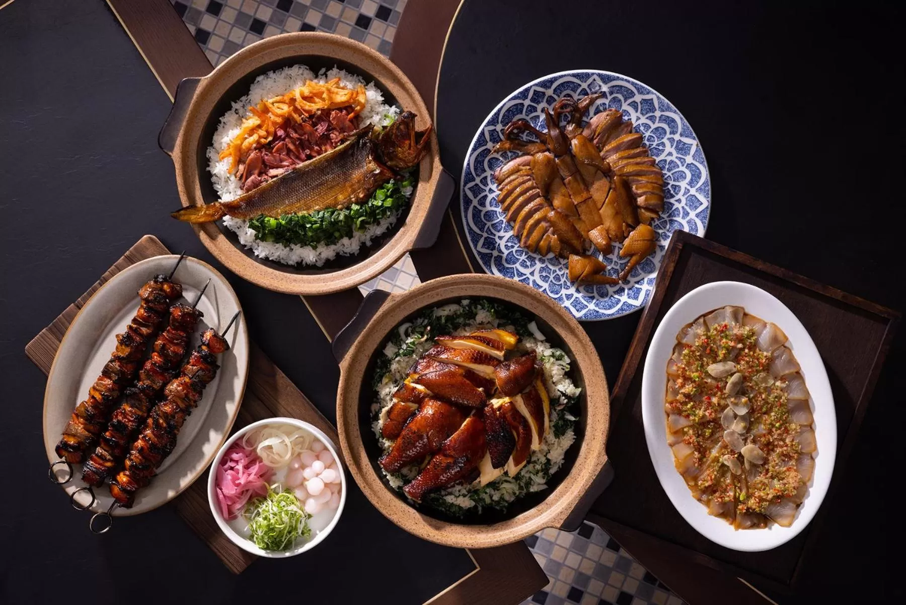 Restaurant/places to eat in Oasis Aurum 181 Hotel