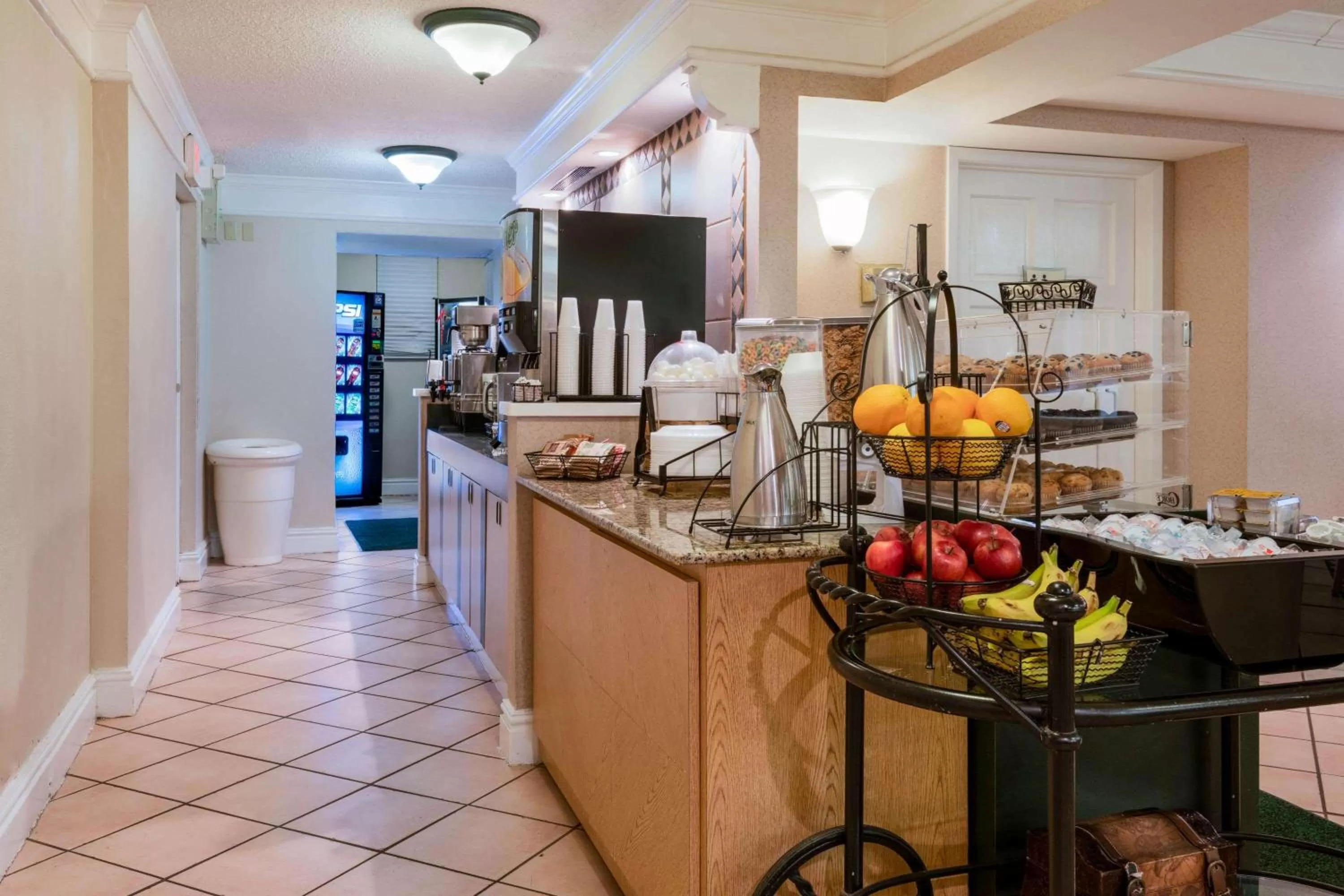 Restaurant/places to eat in La Quinta Inn by Wyndham Farmington