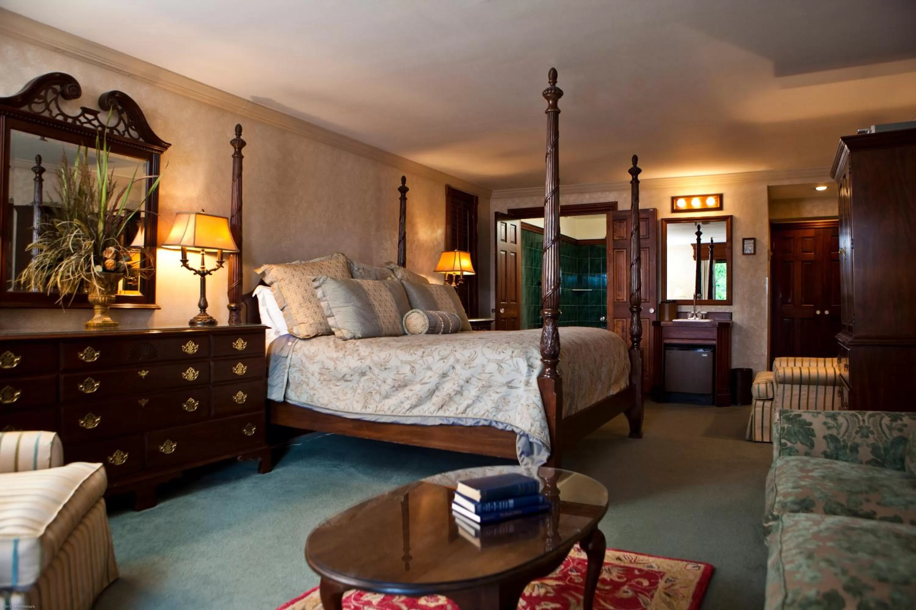 Bed in Mirror Lake Inn Resort and Spa