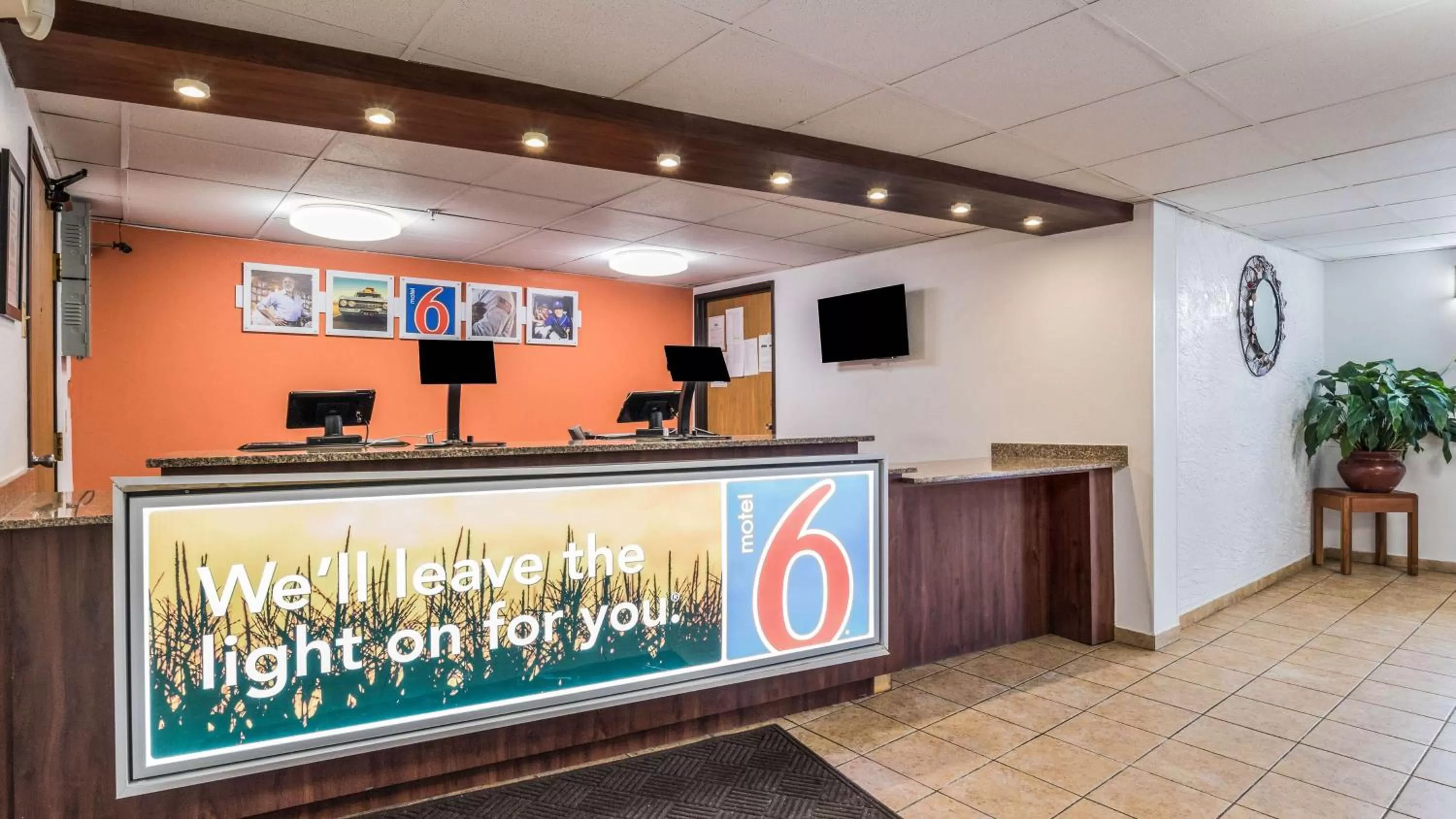 Lobby or reception in Motel 6-Elk Grove Village, IL