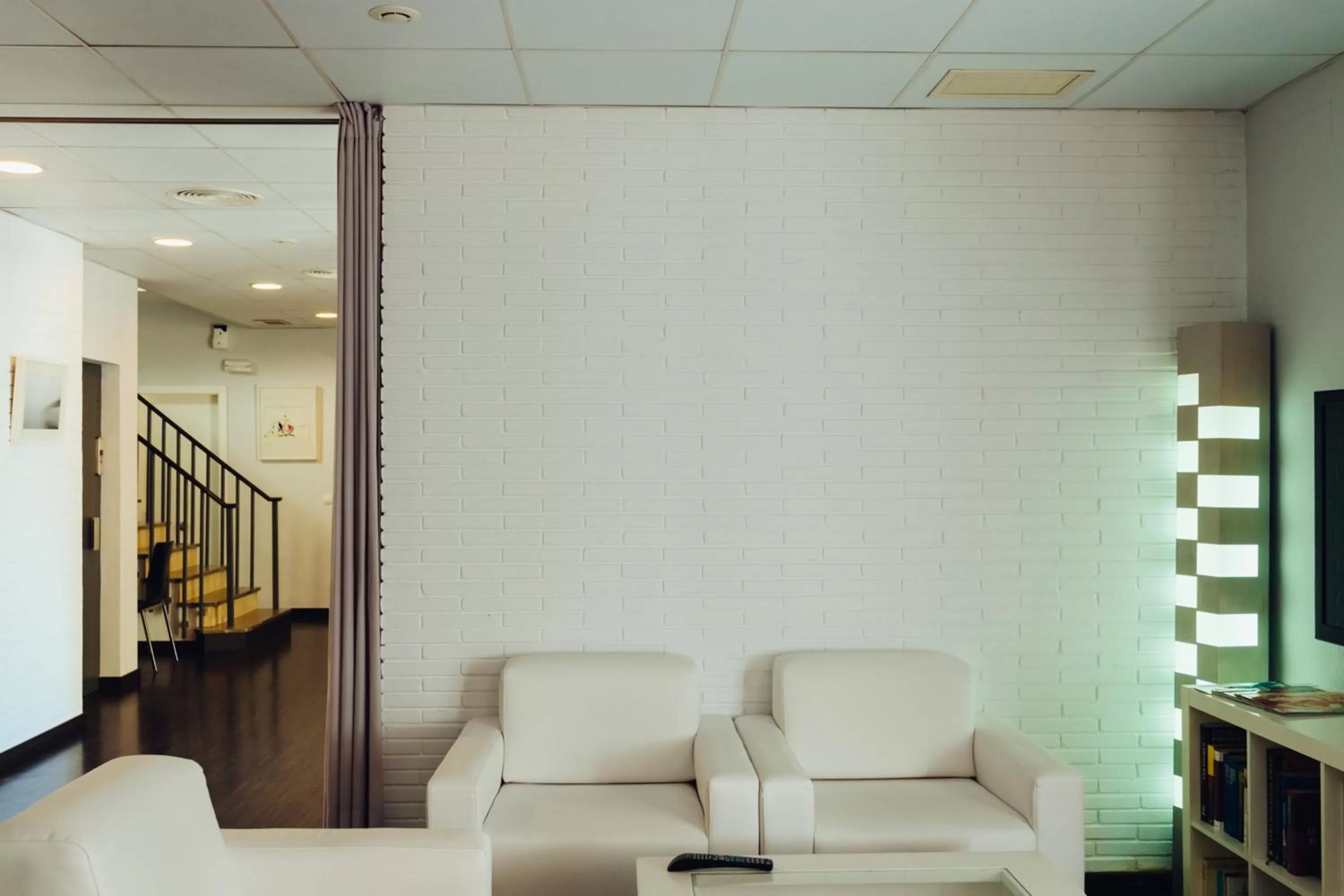 Communal lounge/ TV room in Hotel Madrid de Sevilla by SHS