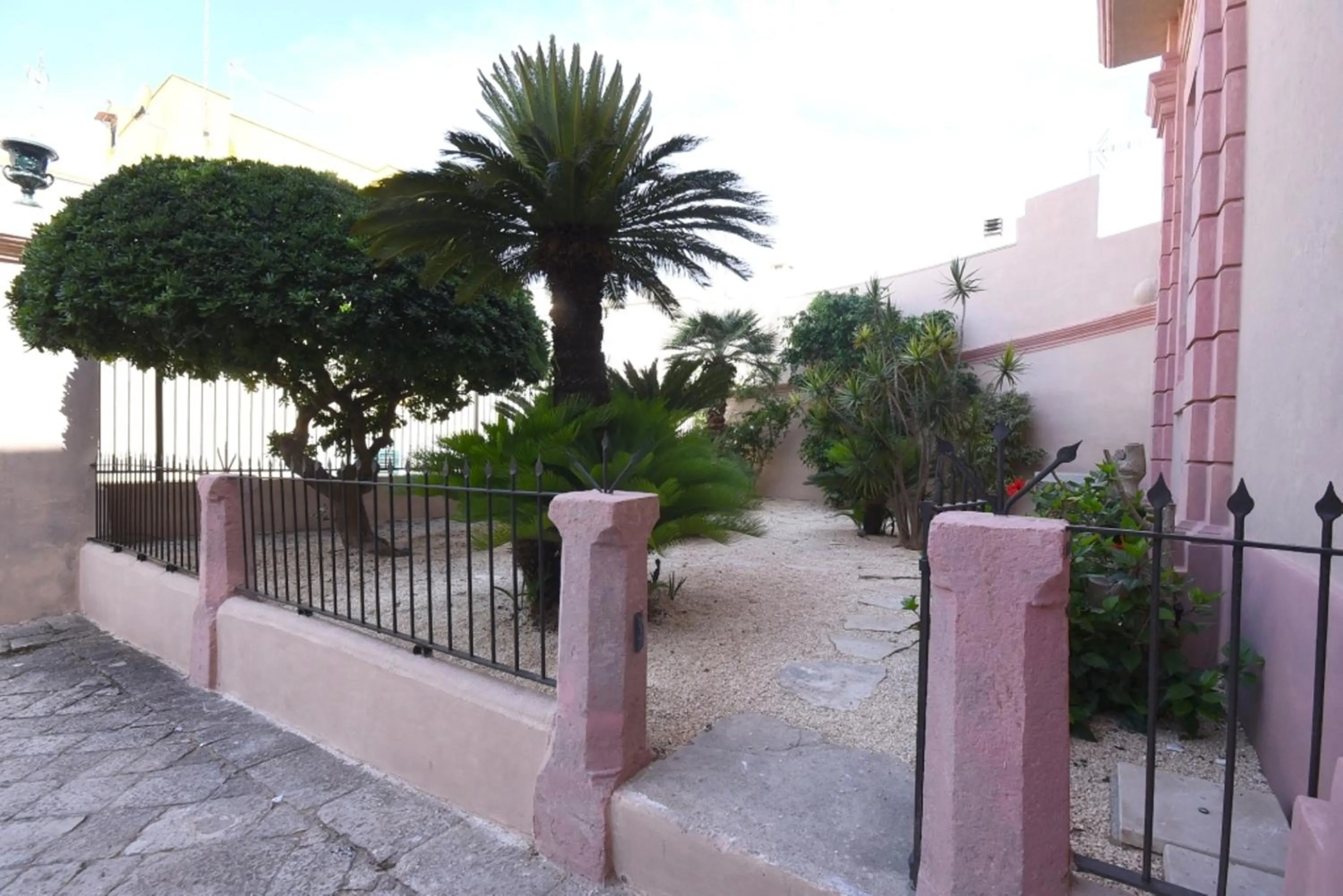 Property building in Palazzo Castriota