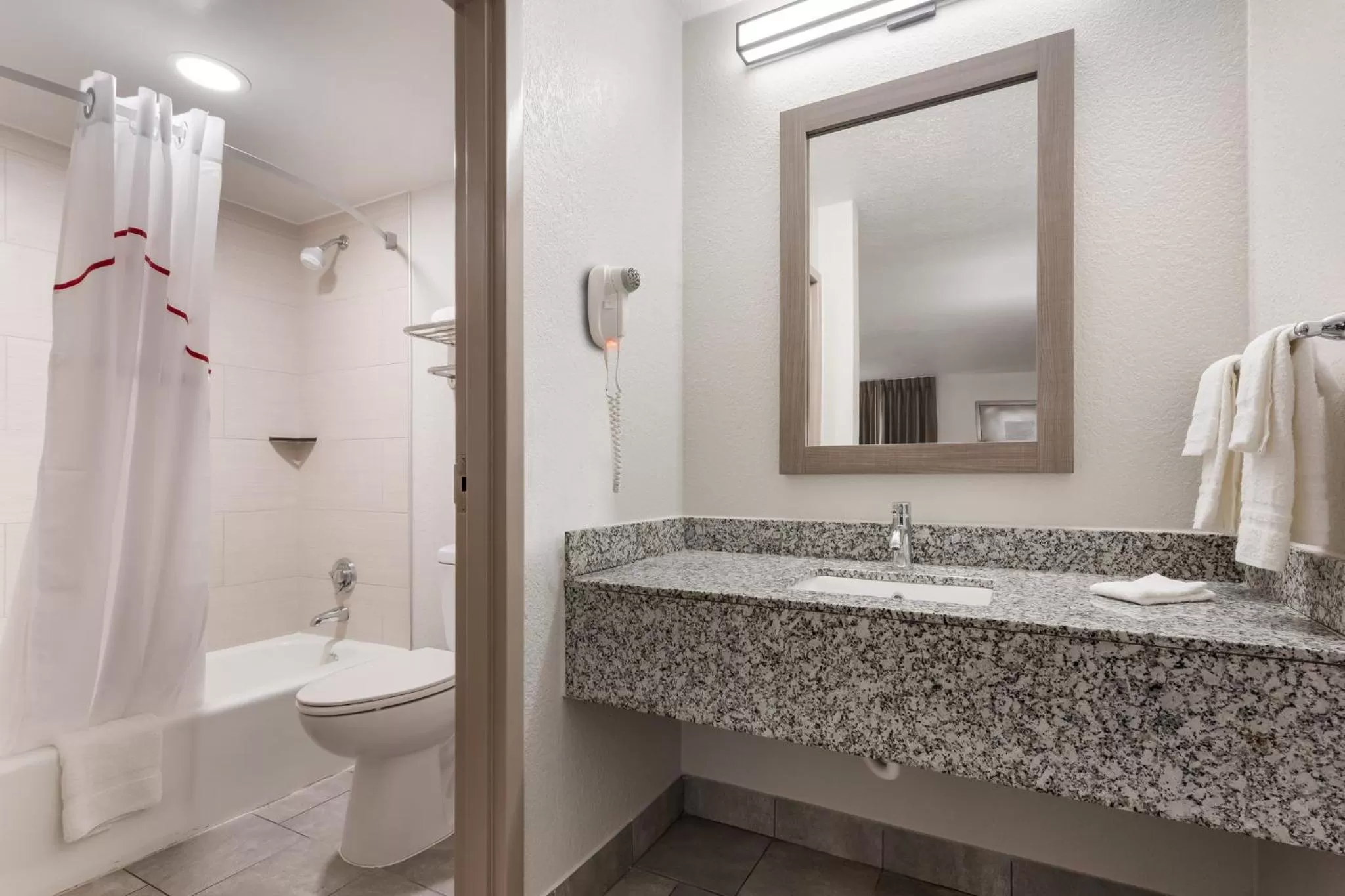 Bathroom in Red Roof Inn Birmingham South