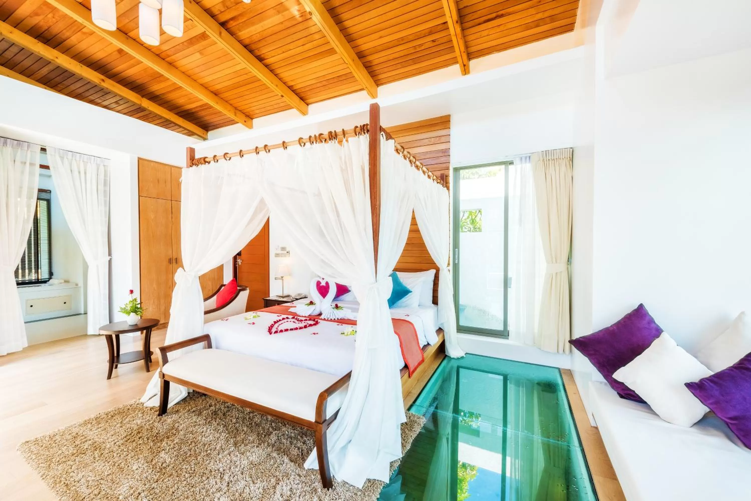 Bedroom, Bed in Wyndham Sea Pearl Resort, Phuket