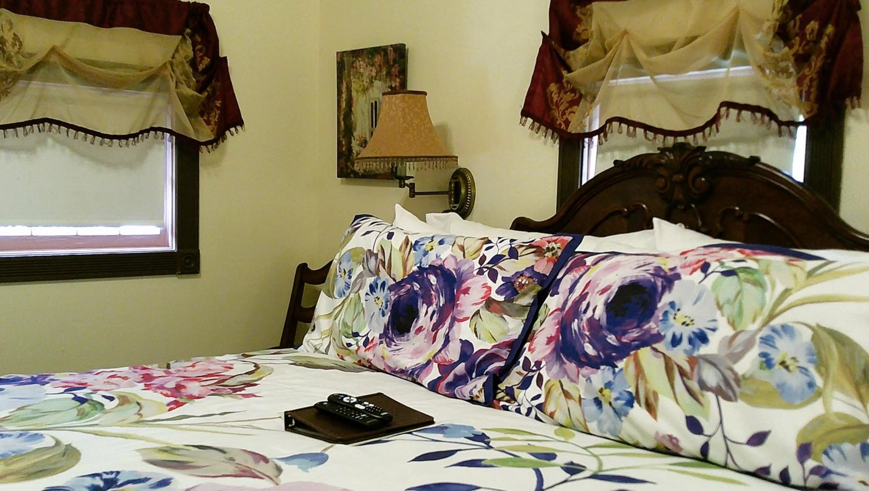 Bed in Rock Cottage Gardens B&B