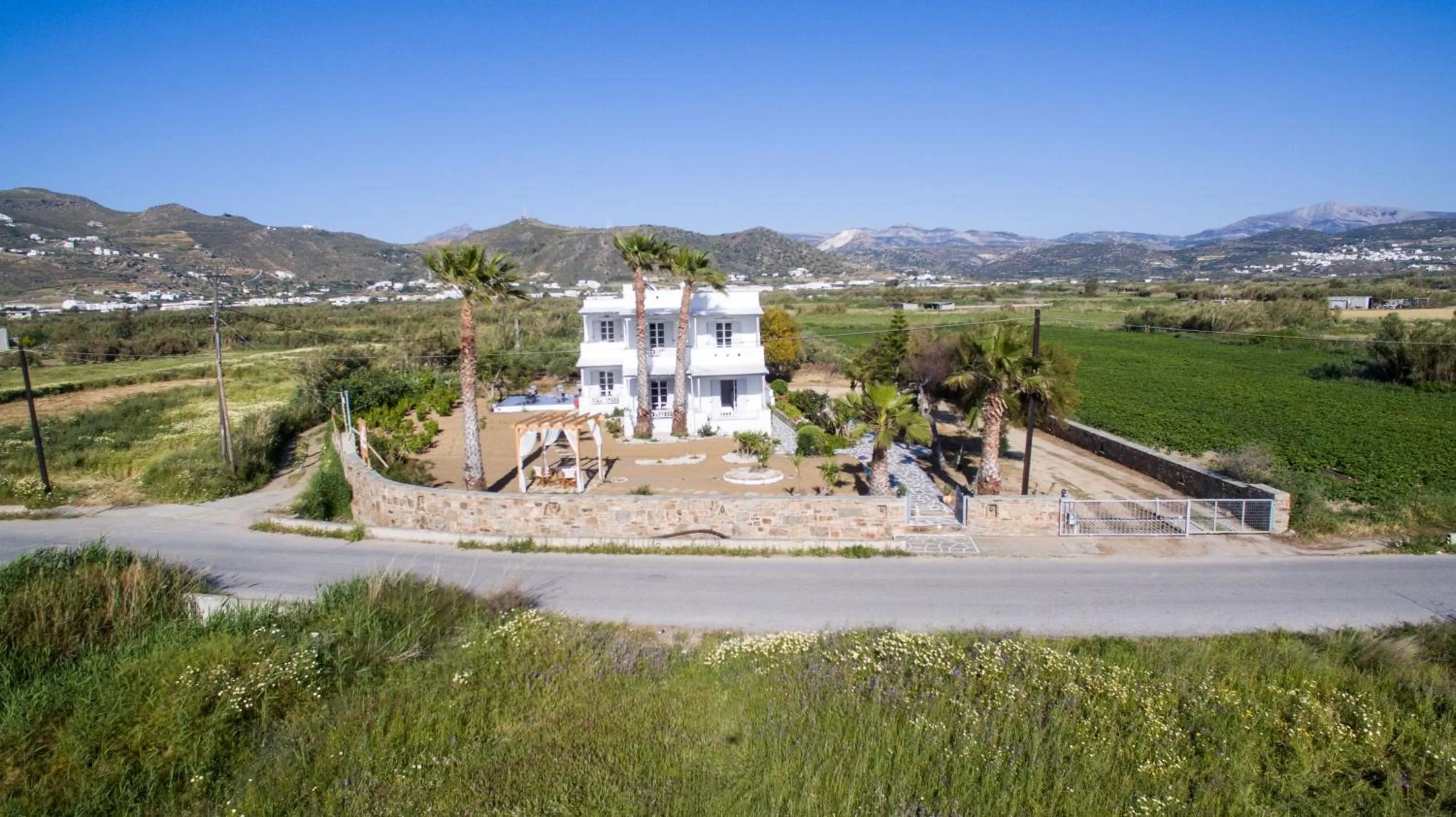 Property building in Ktima Bianco