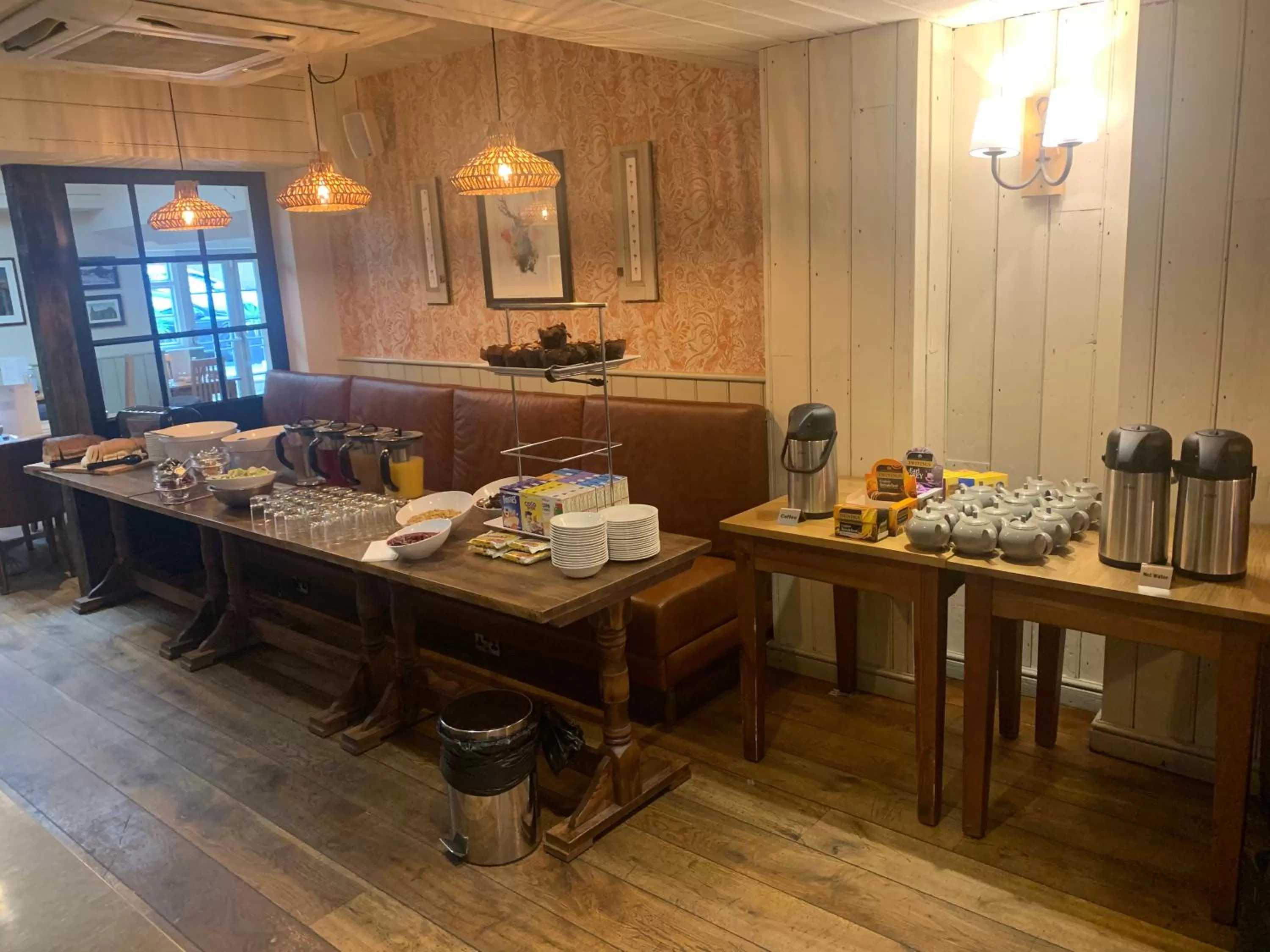 Breakfast in Abbey Fields By Chef & Brewer Collection